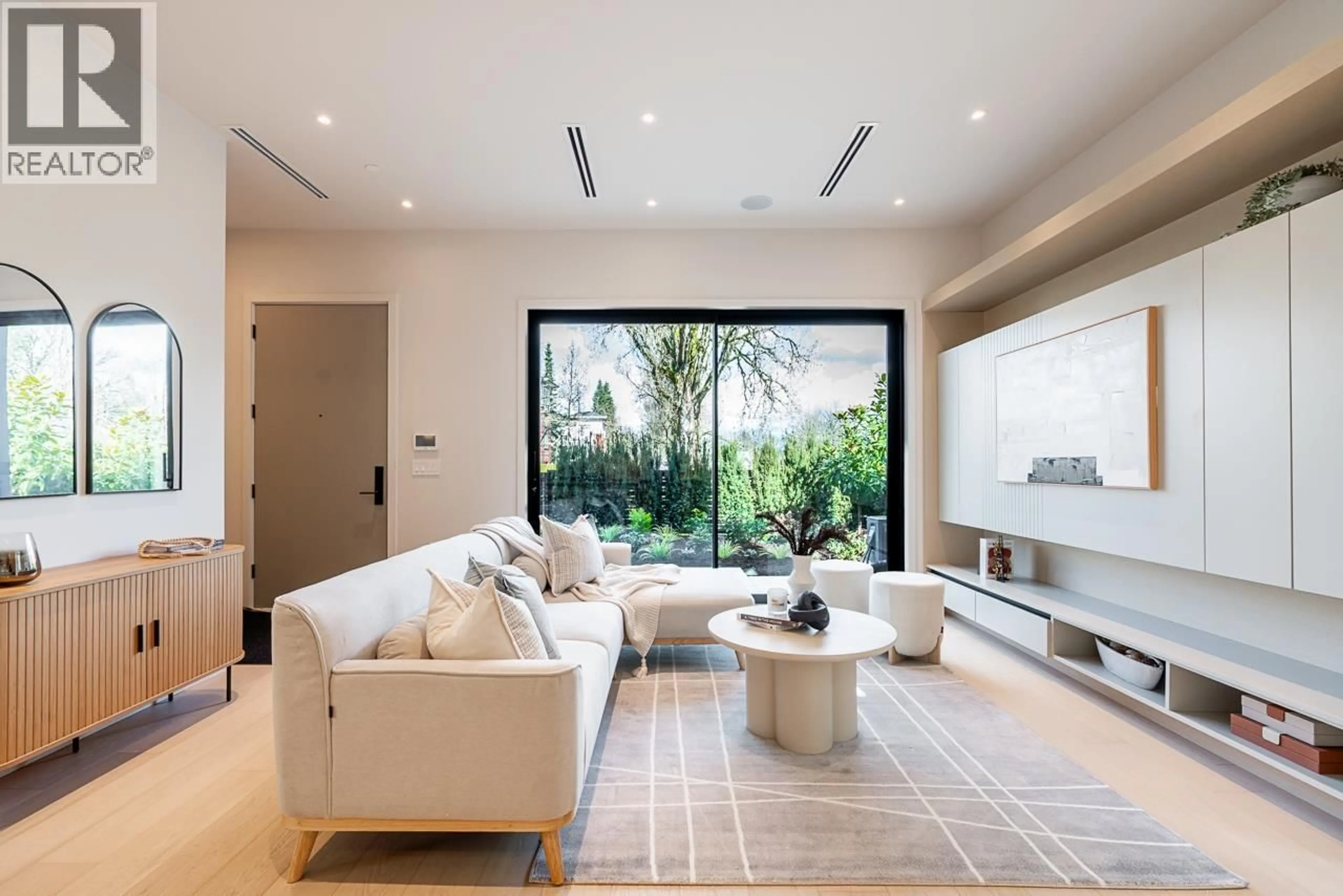 Living room with furniture, unknown for 1 - 372 37 AVENUE, Vancouver British Columbia V5W1E7