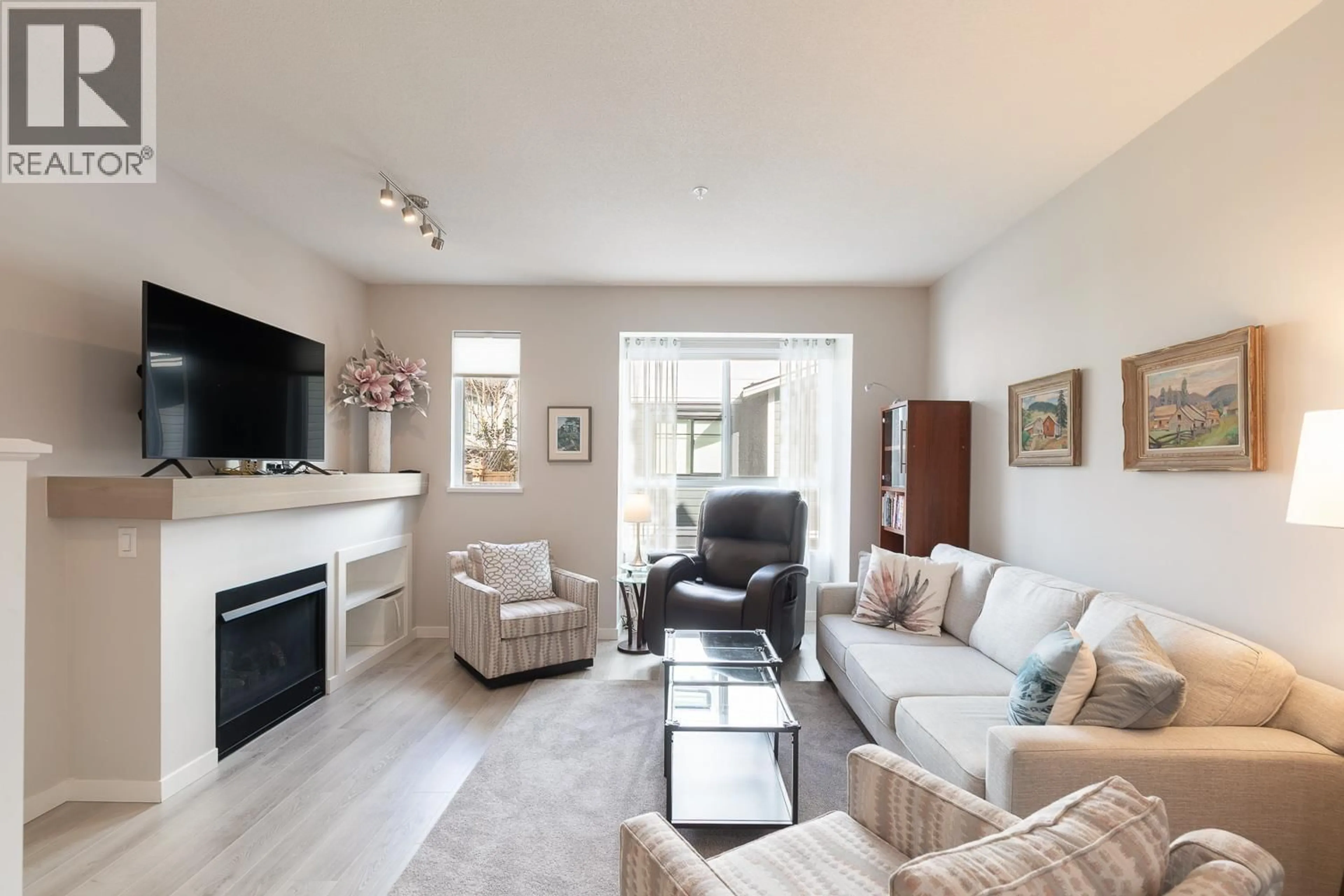 Living room with furniture, unknown for 1214 GRANITE DRIVE, Squamish British Columbia V8B0V9