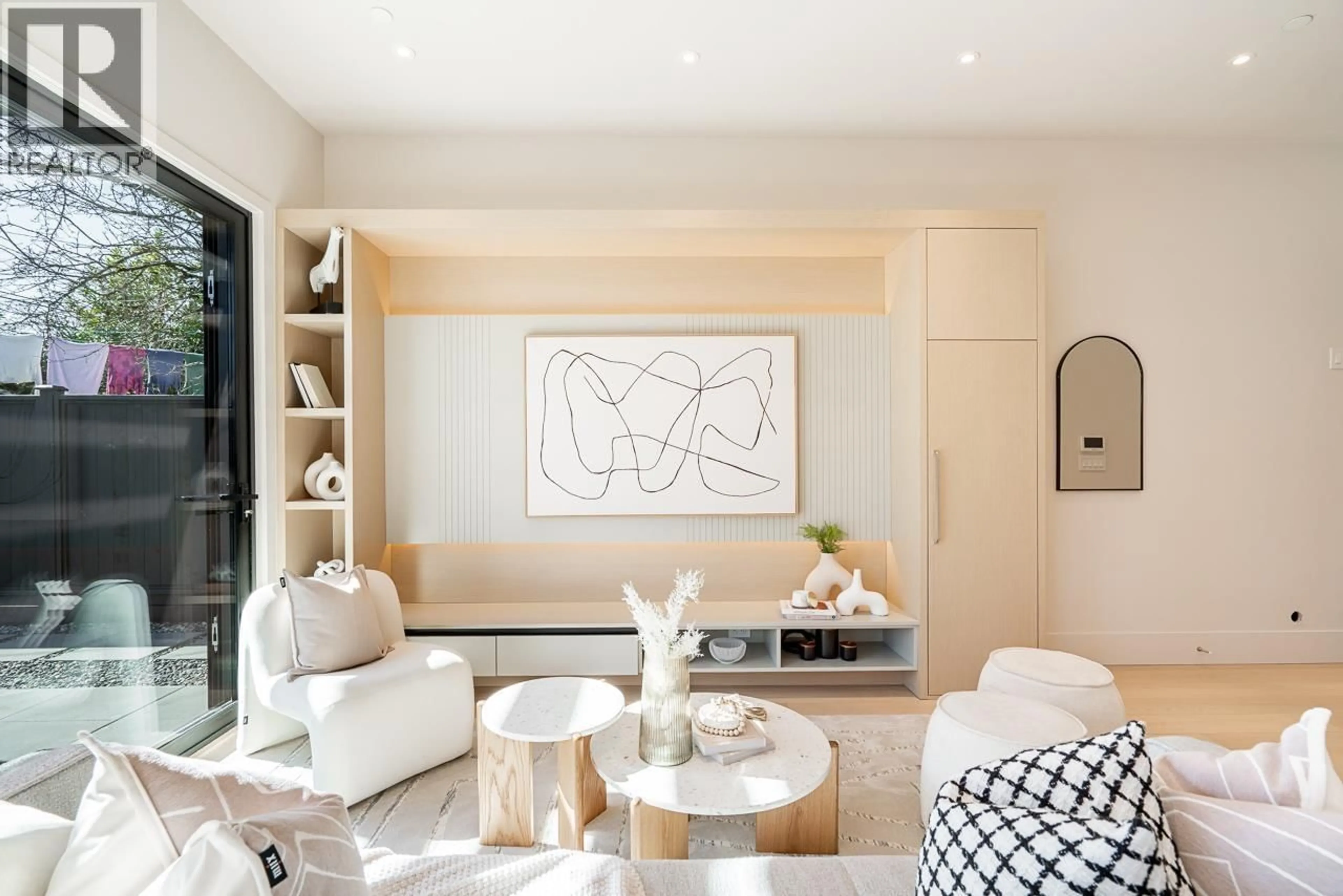 Living room with furniture, unknown for 2 - 372 37 AVENUE, Vancouver British Columbia V5W1E7