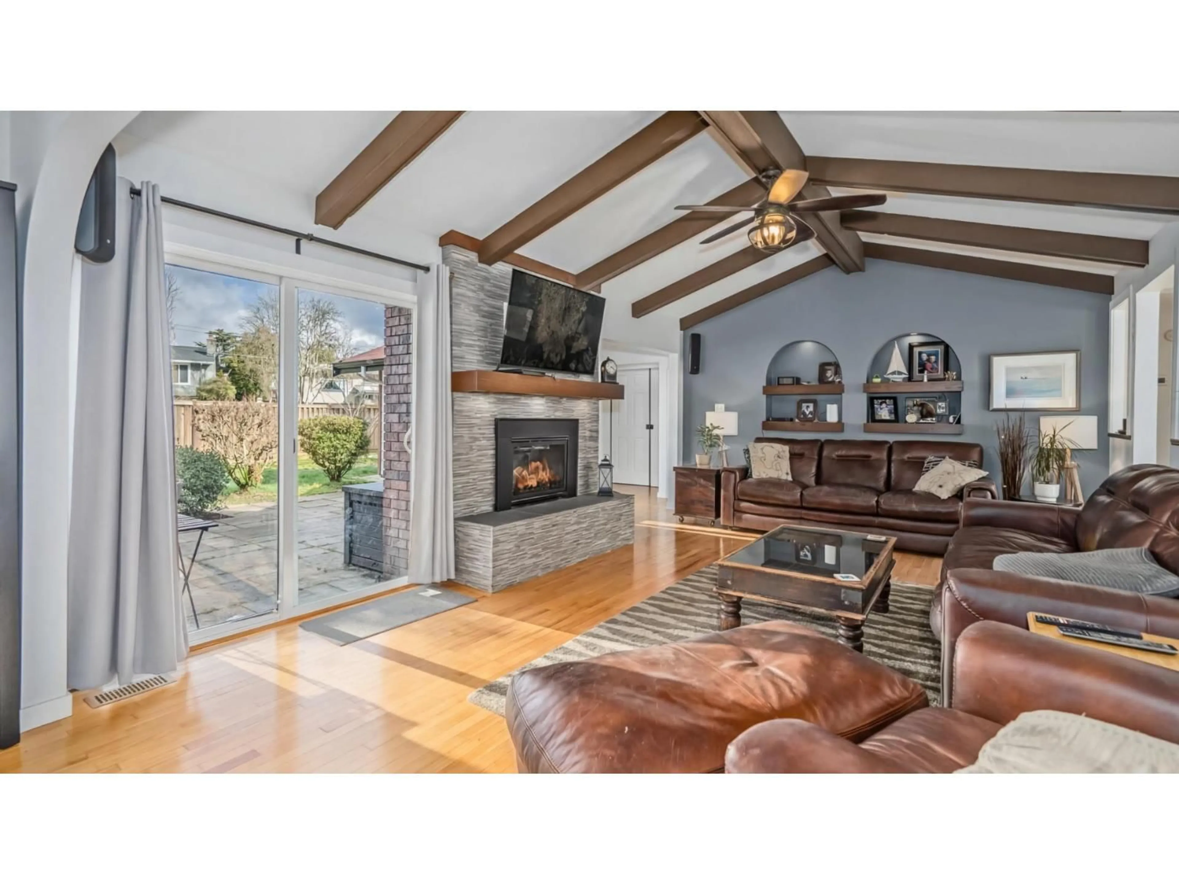 Living room with furniture, unknown for 34629 ASCOTT AVENUE, Abbotsford British Columbia V2S5A3