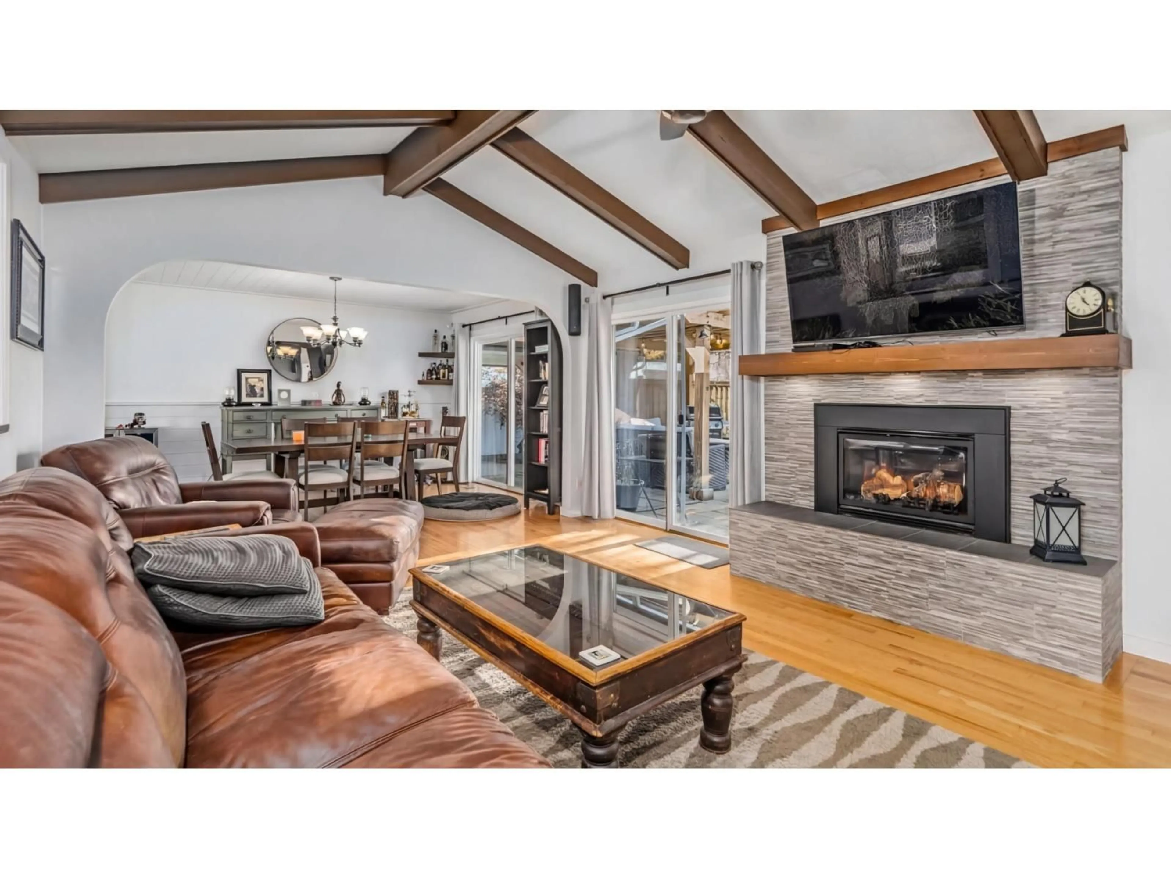 Living room with furniture, unknown for 34629 ASCOTT AVENUE, Abbotsford British Columbia V2S5A3