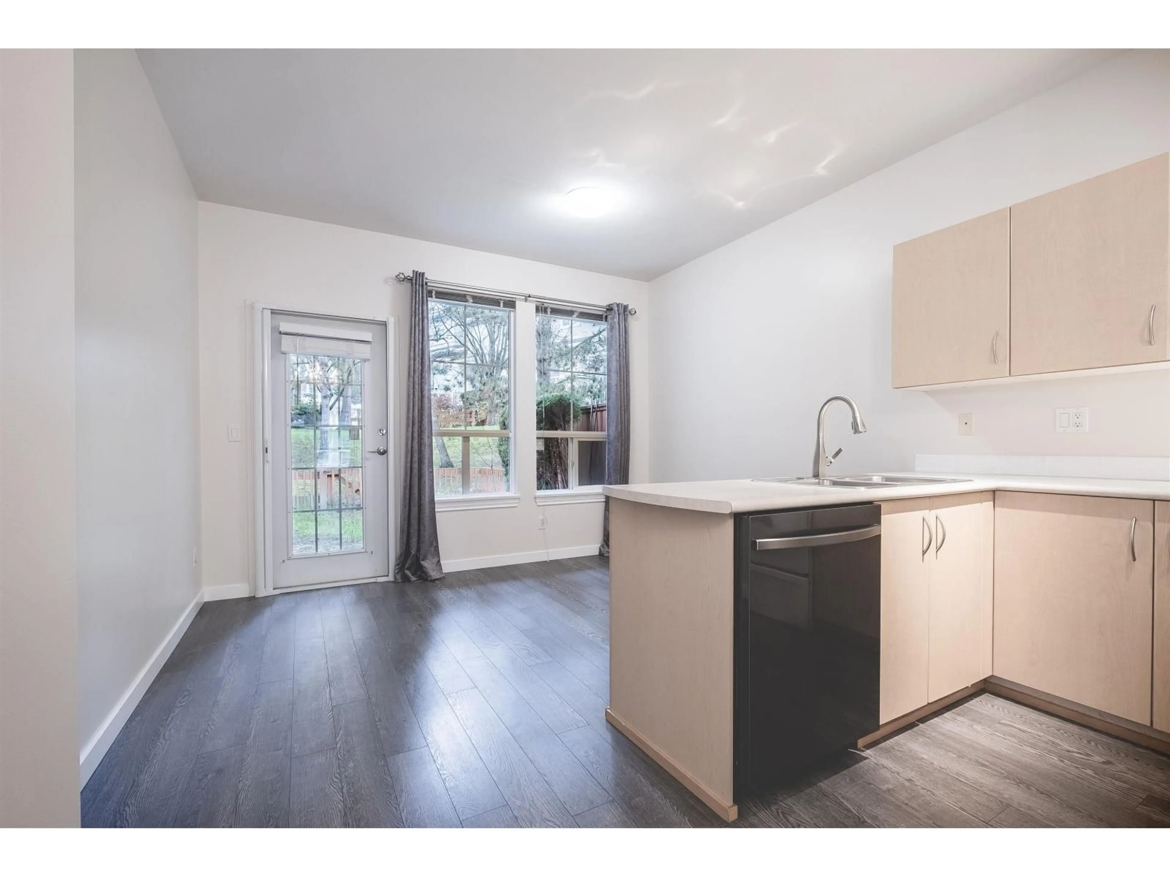 Open concept kitchen, wood/laminate floor for 34 - 14952 58 AVENUE, Surrey British Columbia V3S9J2