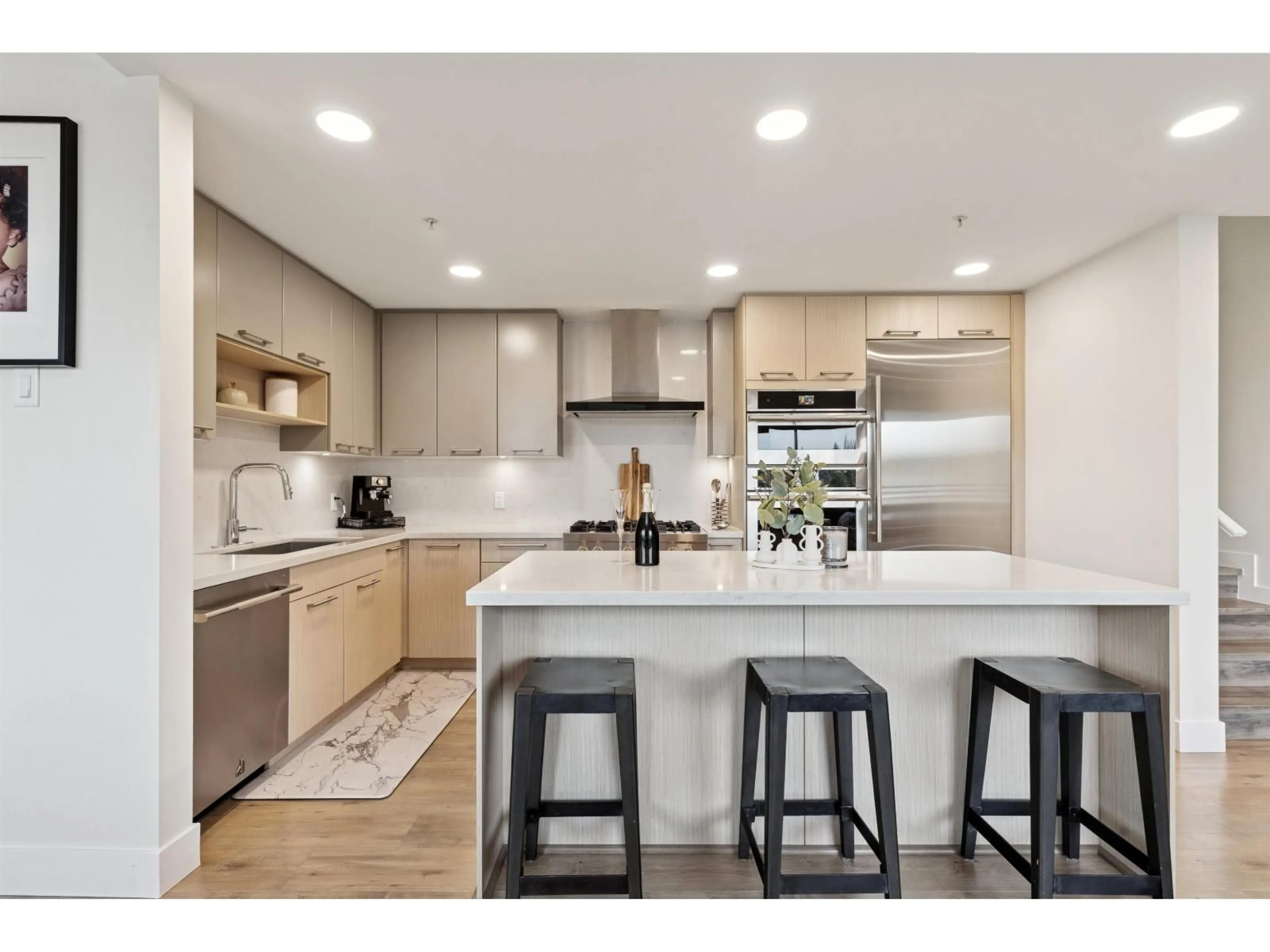 Open concept kitchen, unknown for 501 - 14022 NORTH BLUFF ROAD, White Rock British Columbia V4B3C3