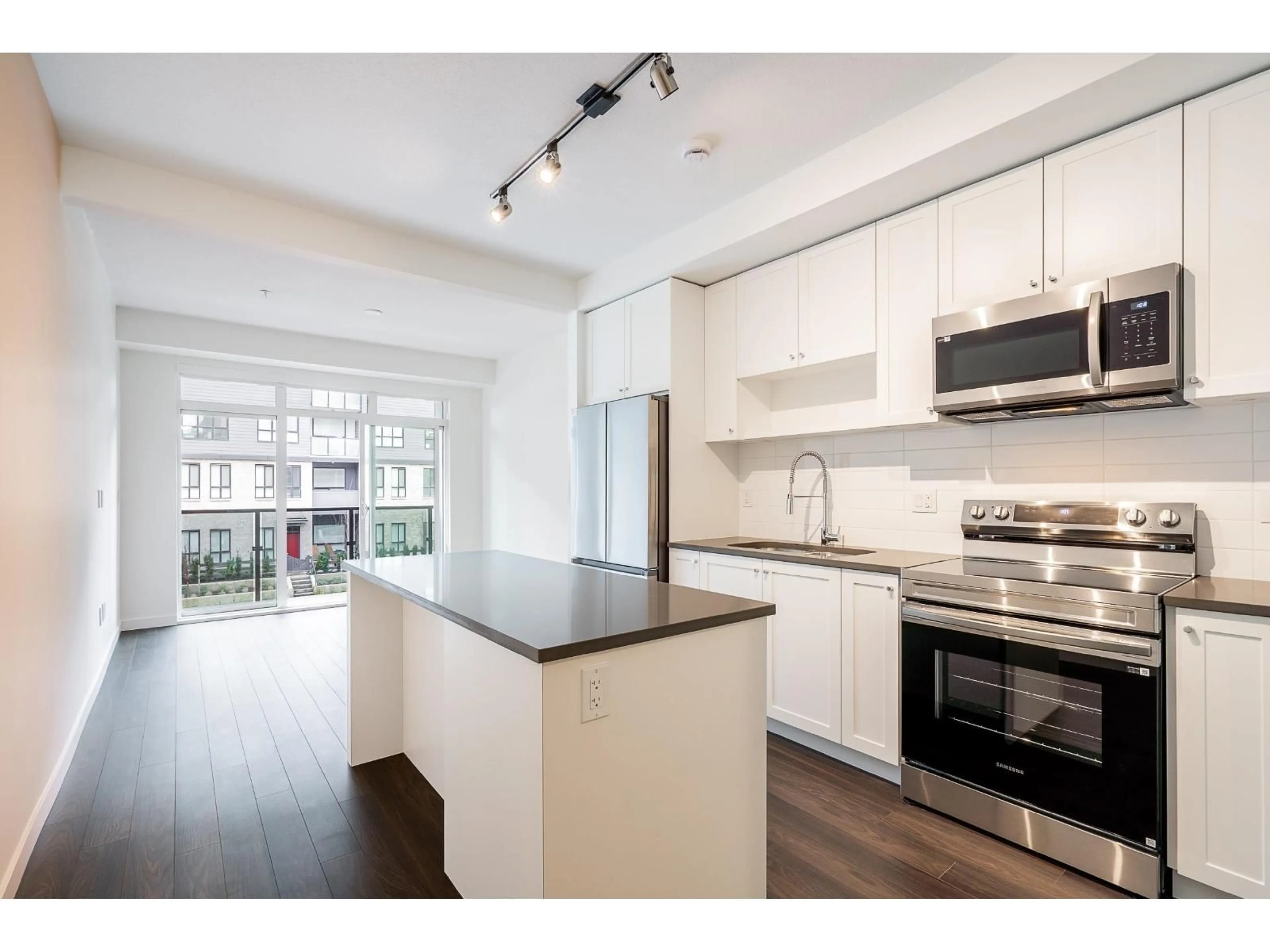 Open concept kitchen, wood/laminate floor for 225 - 15733 85 AVENUE, Surrey British Columbia V4N6Z1