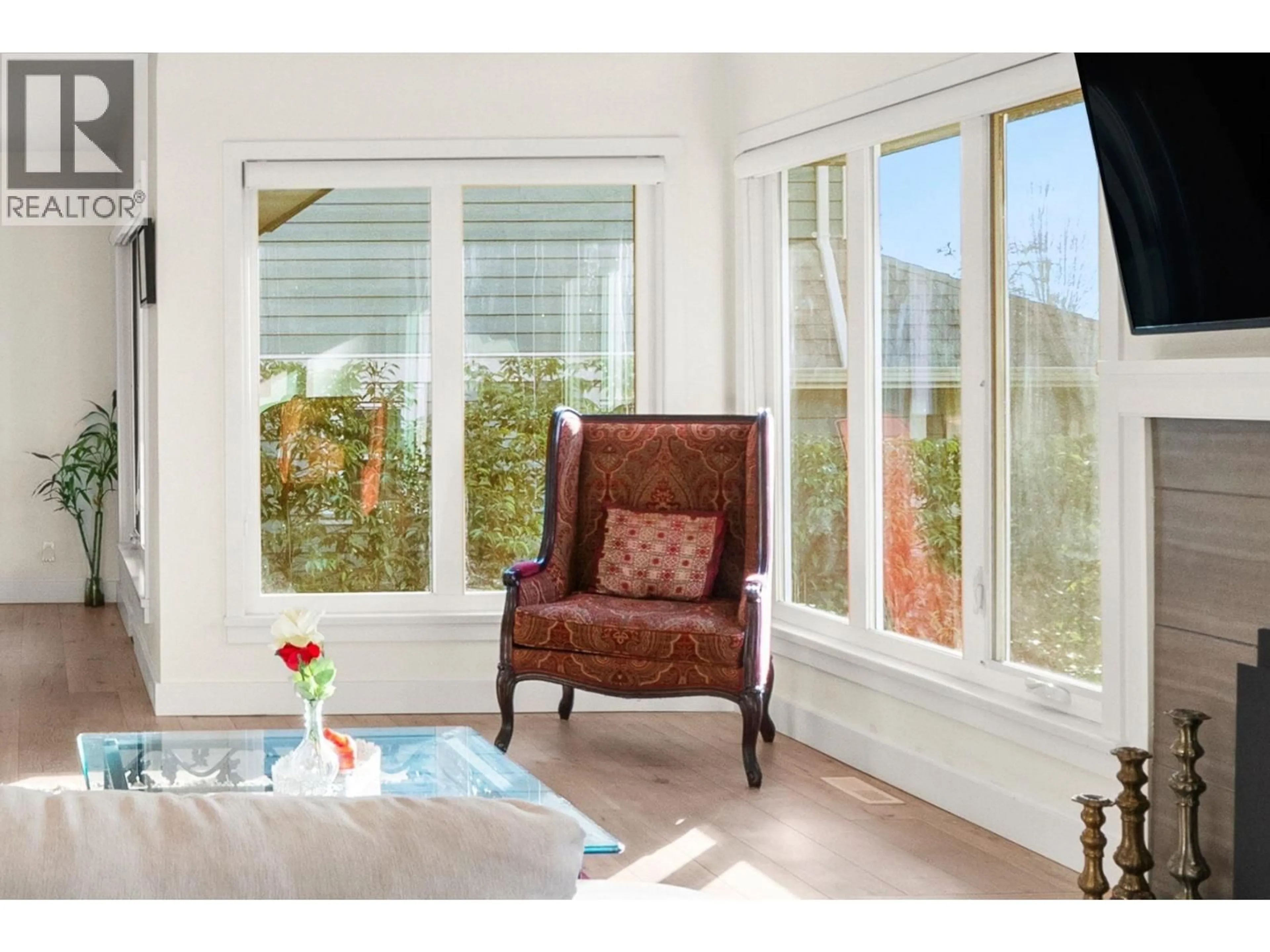 Living room with furniture, wood/laminate floor for 1436 GRAND BOULEVARD, North Vancouver British Columbia V7L3X7