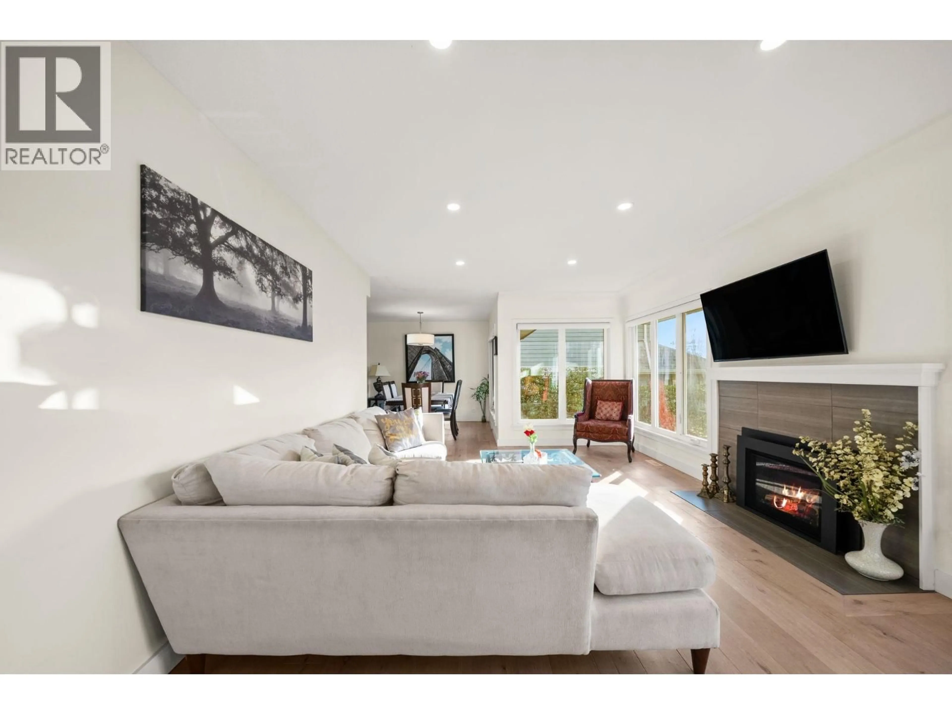 Living room with furniture, unknown for 1436 GRAND BOULEVARD, North Vancouver British Columbia V7L3X7