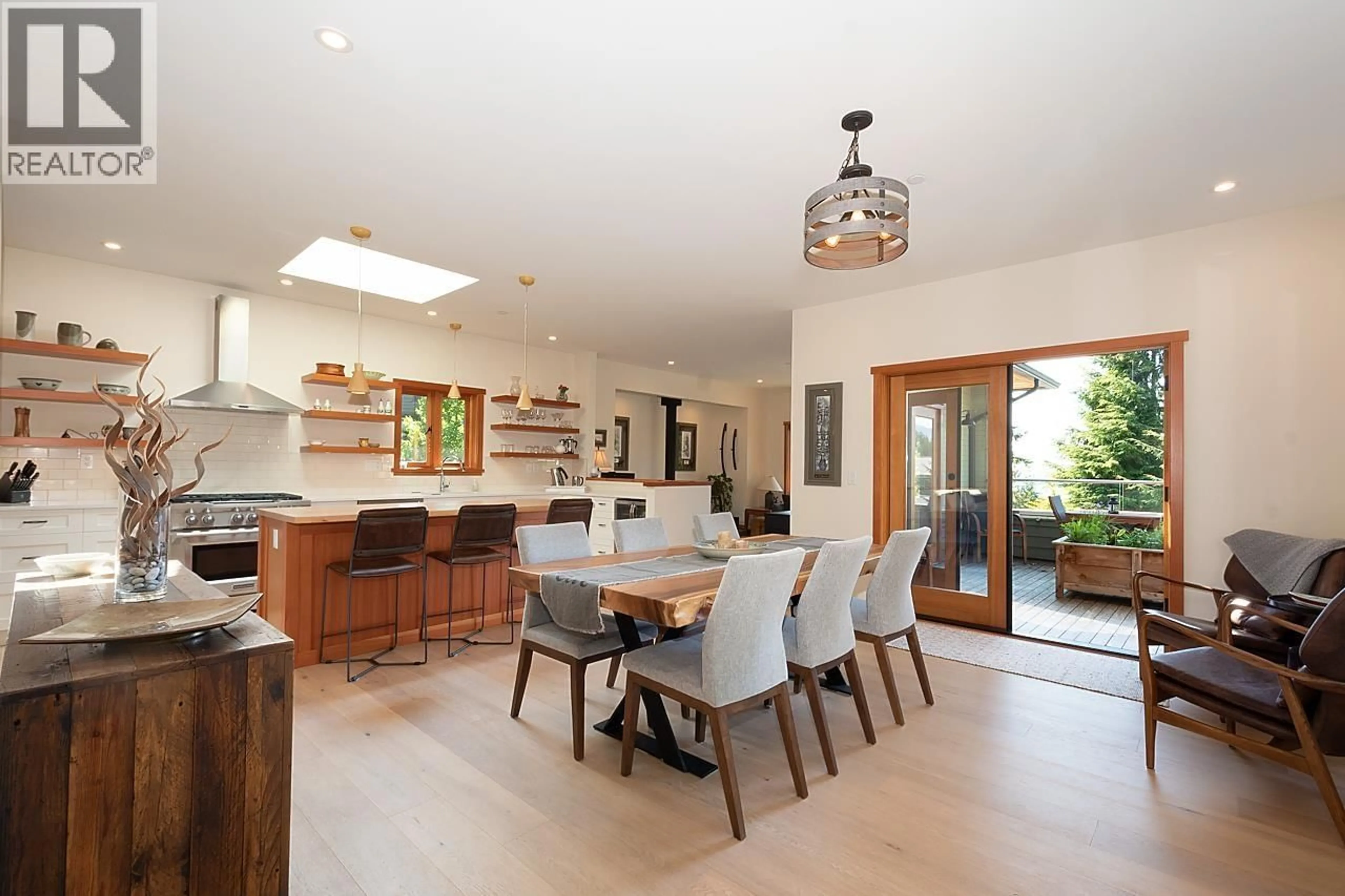 Open concept kitchen, unknown for 1655 EVERGREEN LANE, Bowen Island British Columbia V0N1G2