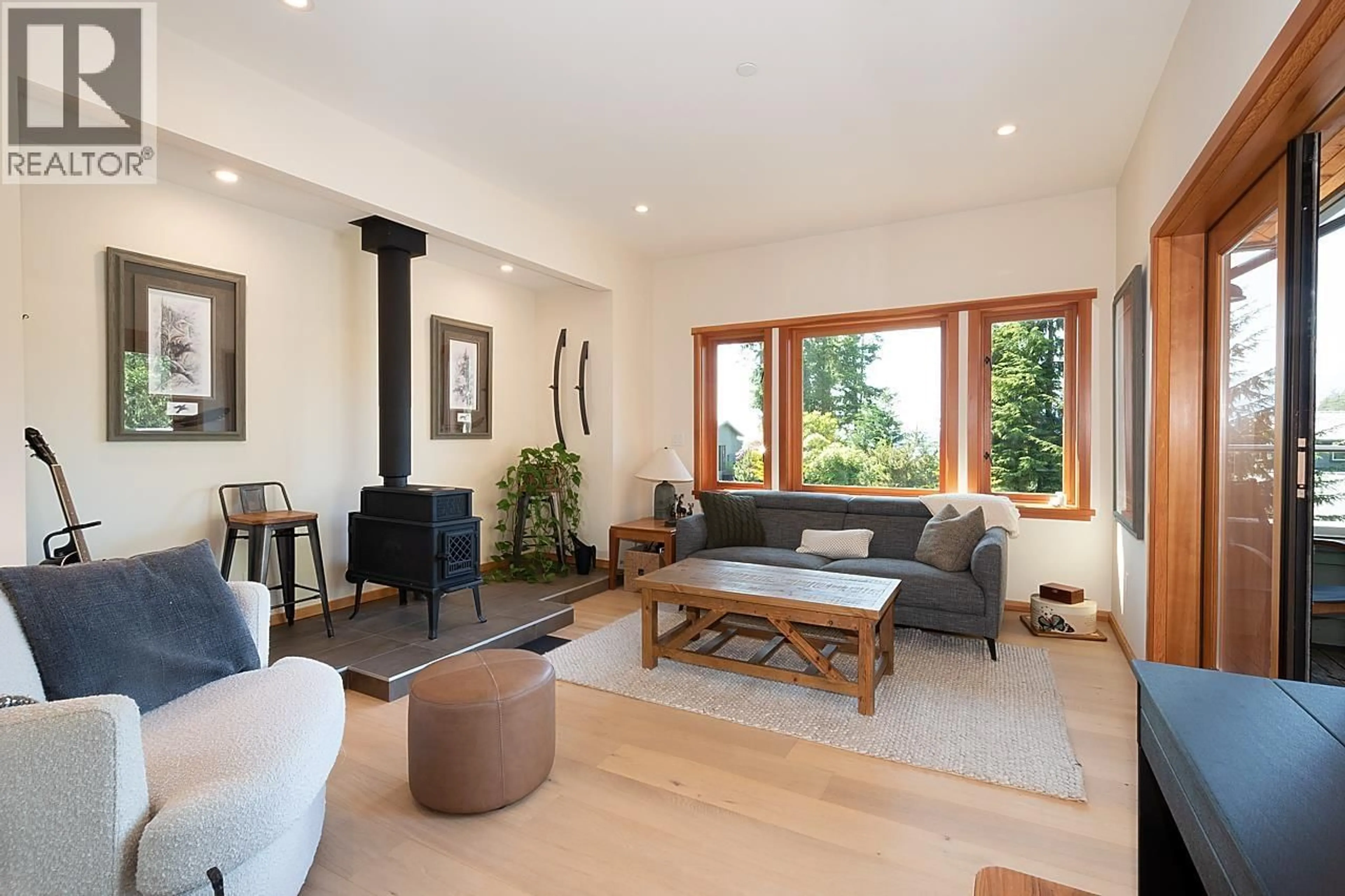 Living room with furniture, unknown for 1655 EVERGREEN LANE, Bowen Island British Columbia V0N1G2