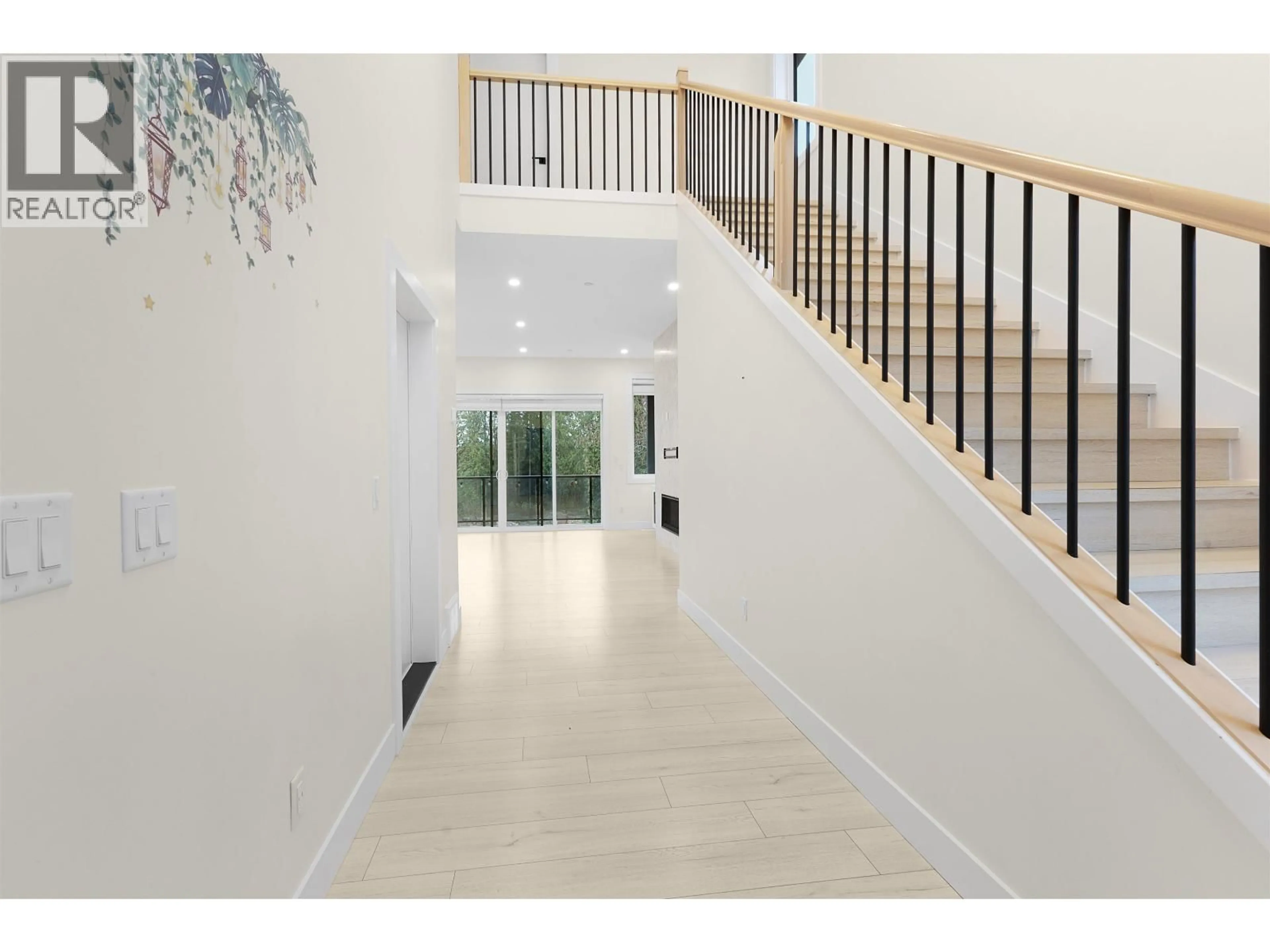 Indoor foyer for 23680 132 AVENUE, Maple Ridge British Columbia V4R2S5