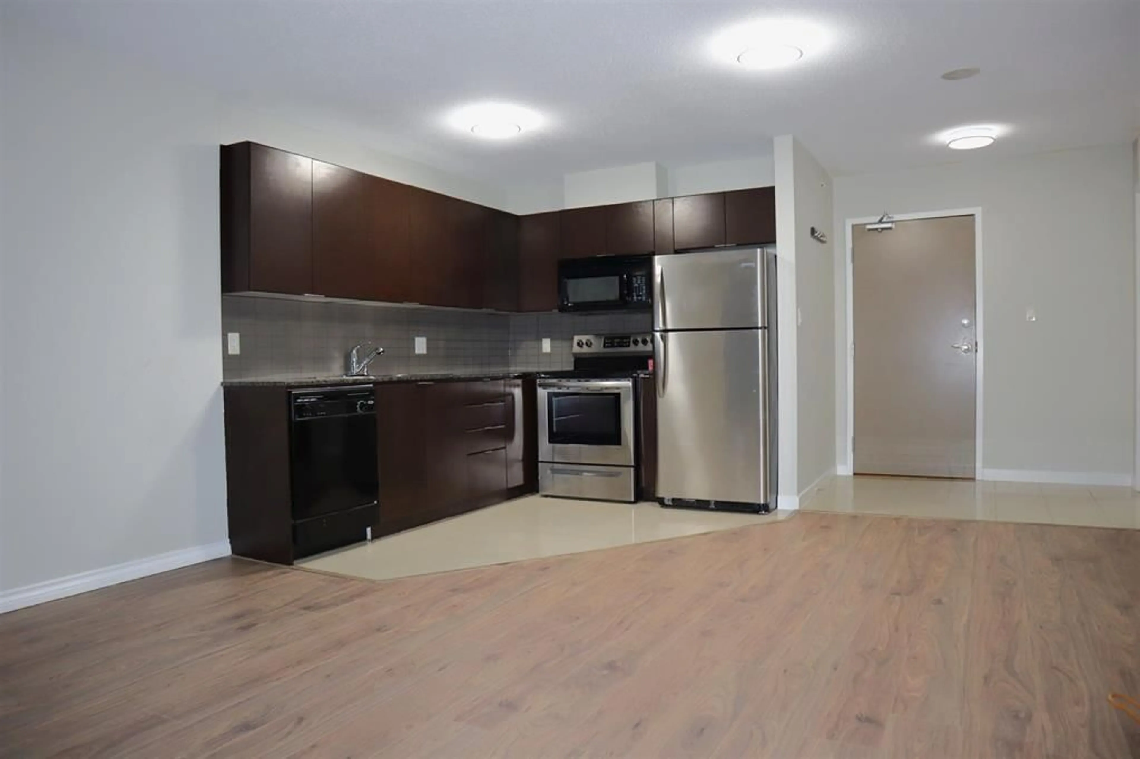 Standard kitchen, wood/laminate floor for 2206 - 13618 100 AVENUE, Surrey British Columbia V3T0A8