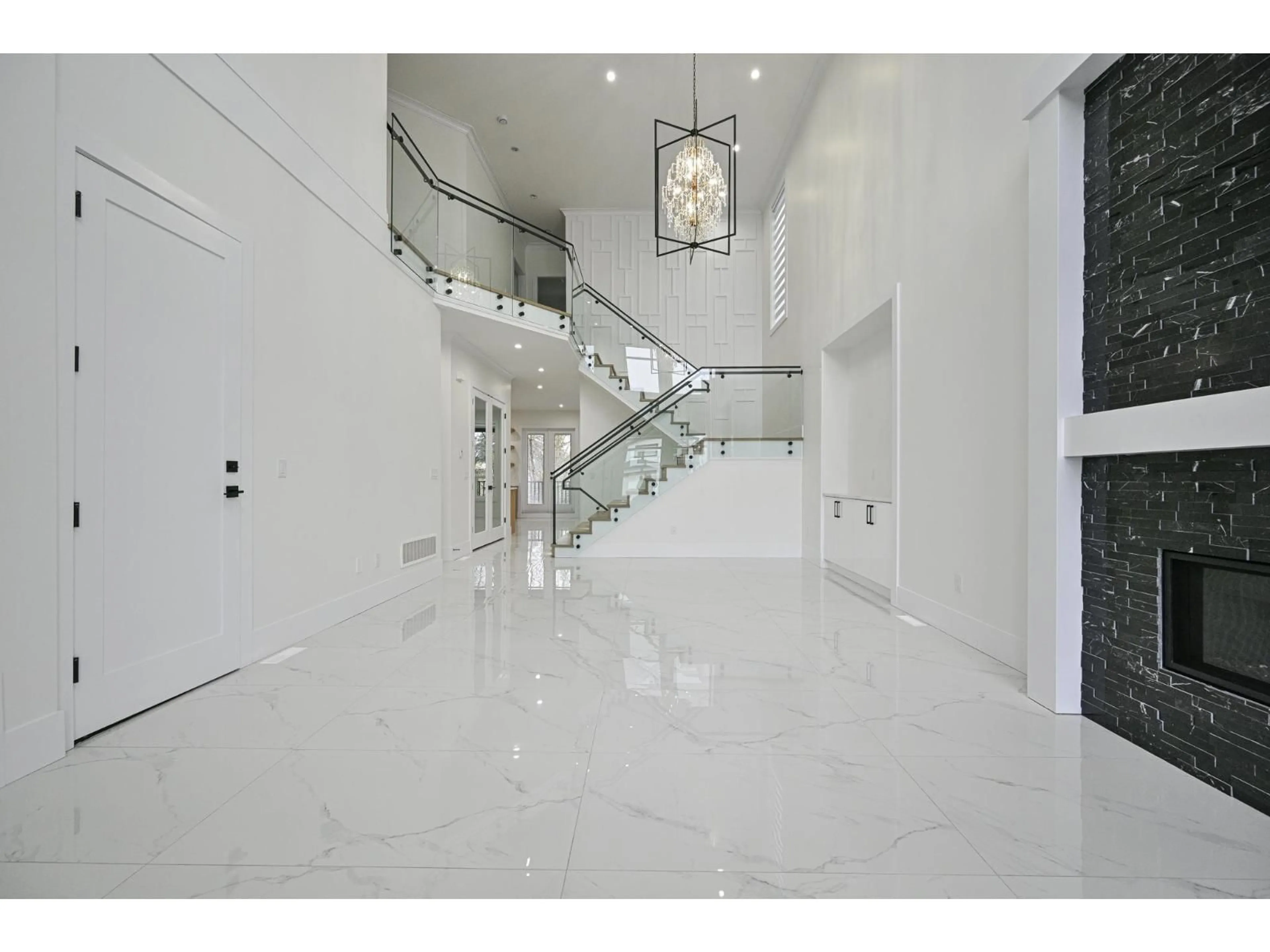 Indoor foyer for 2612 TERMINAL COURT, Abbotsford British Columbia V4X0C4