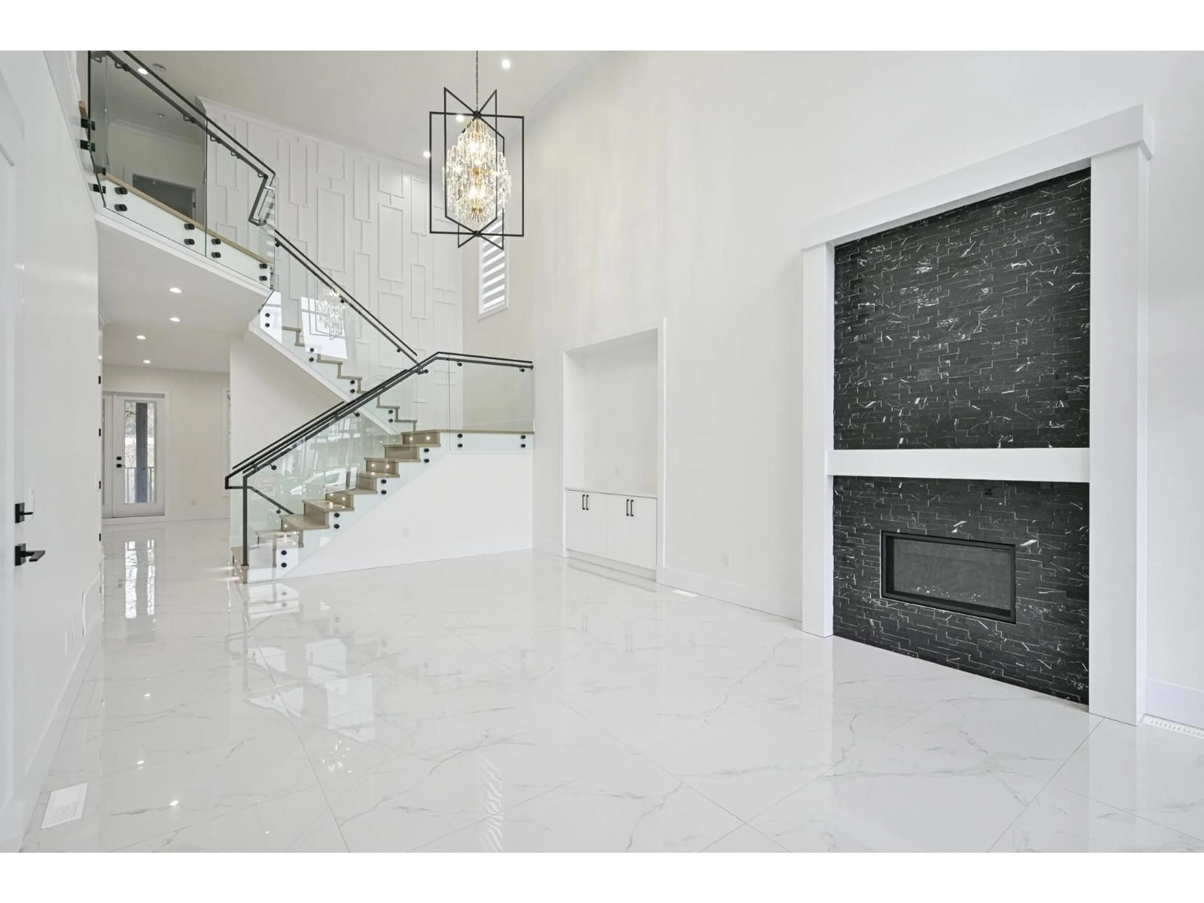 Indoor foyer for 2612 TERMINAL COURT, Abbotsford British Columbia V4X0C4