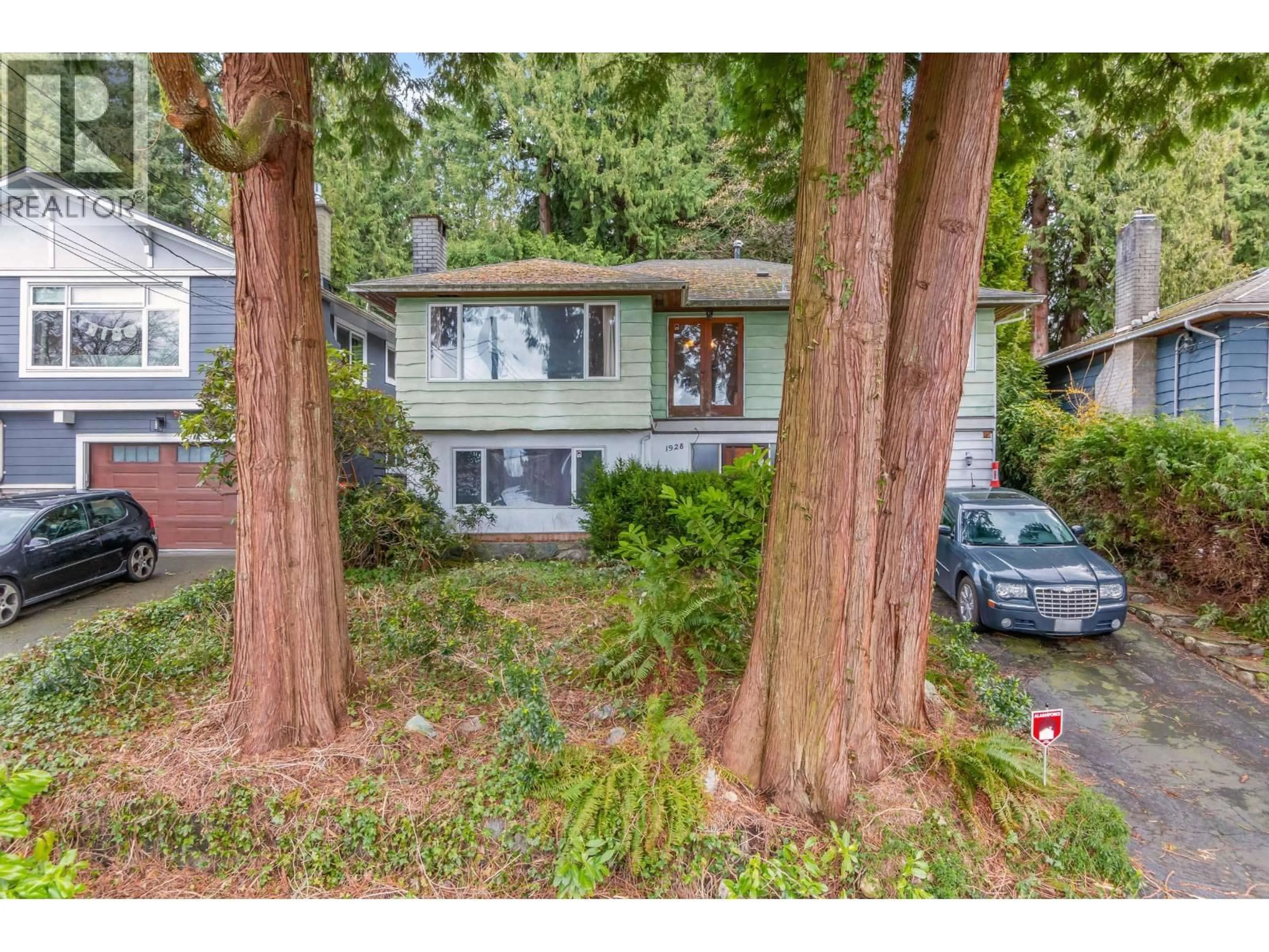 Unknown for 1928 RIDGEWAY AVENUE, North Vancouver British Columbia V7L3S7