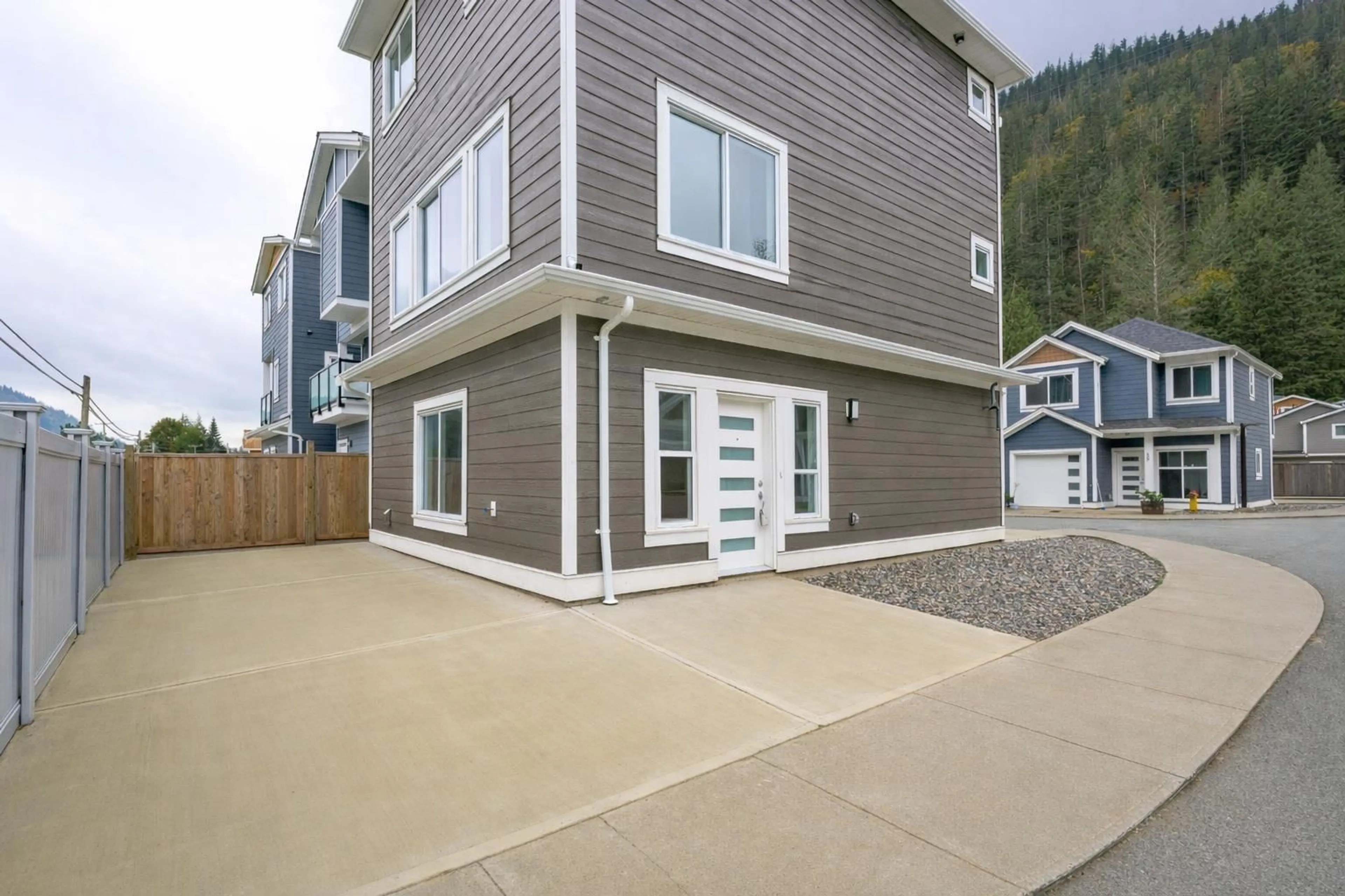 Home with vinyl exterior material, unknown for 34 - 750 HOT SPRINGS ROAD, Harrison Hot Springs British Columbia V0M1K0