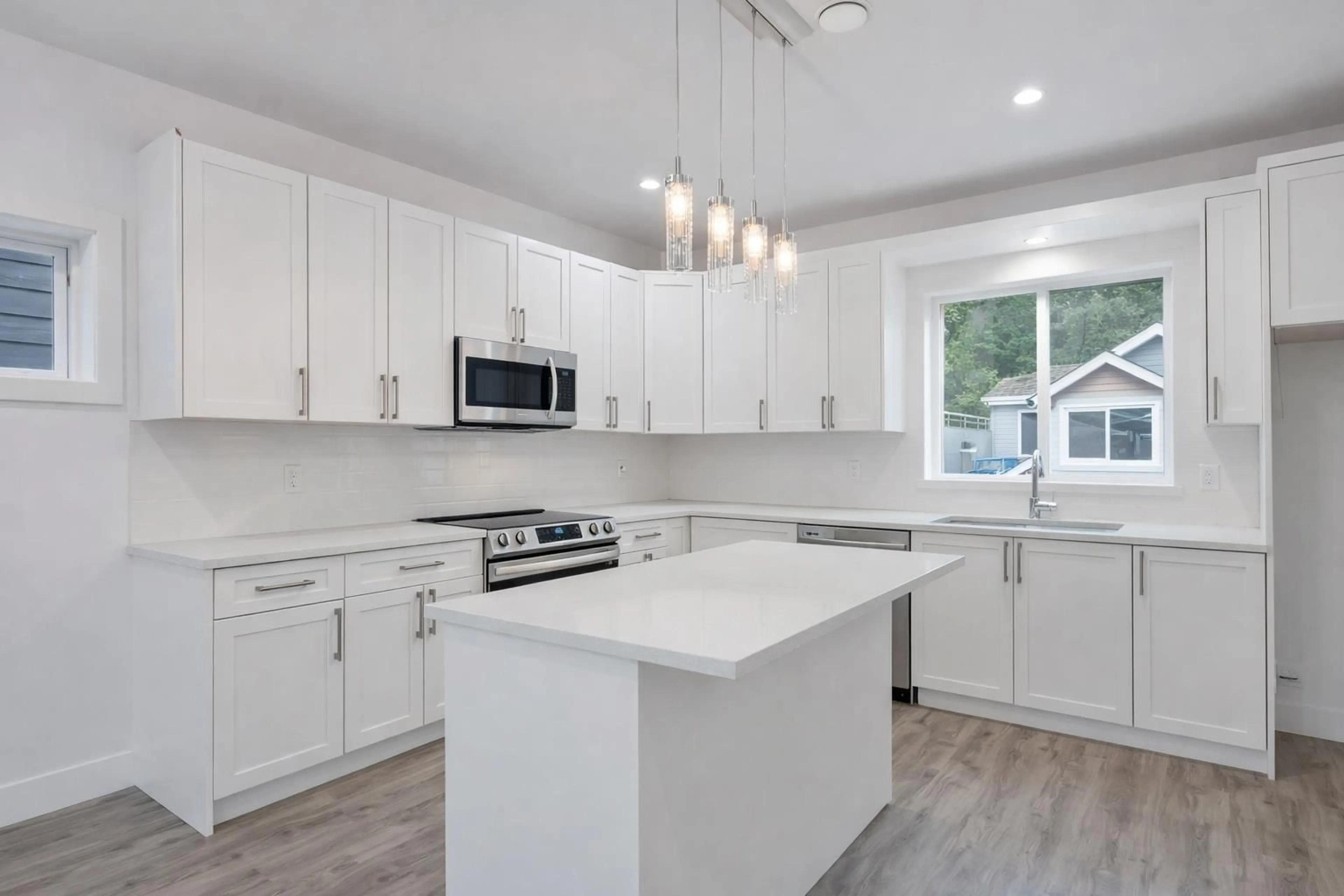 Open concept kitchen, unknown for 34 - 750 HOT SPRINGS ROAD, Harrison Hot Springs British Columbia V0M1K0