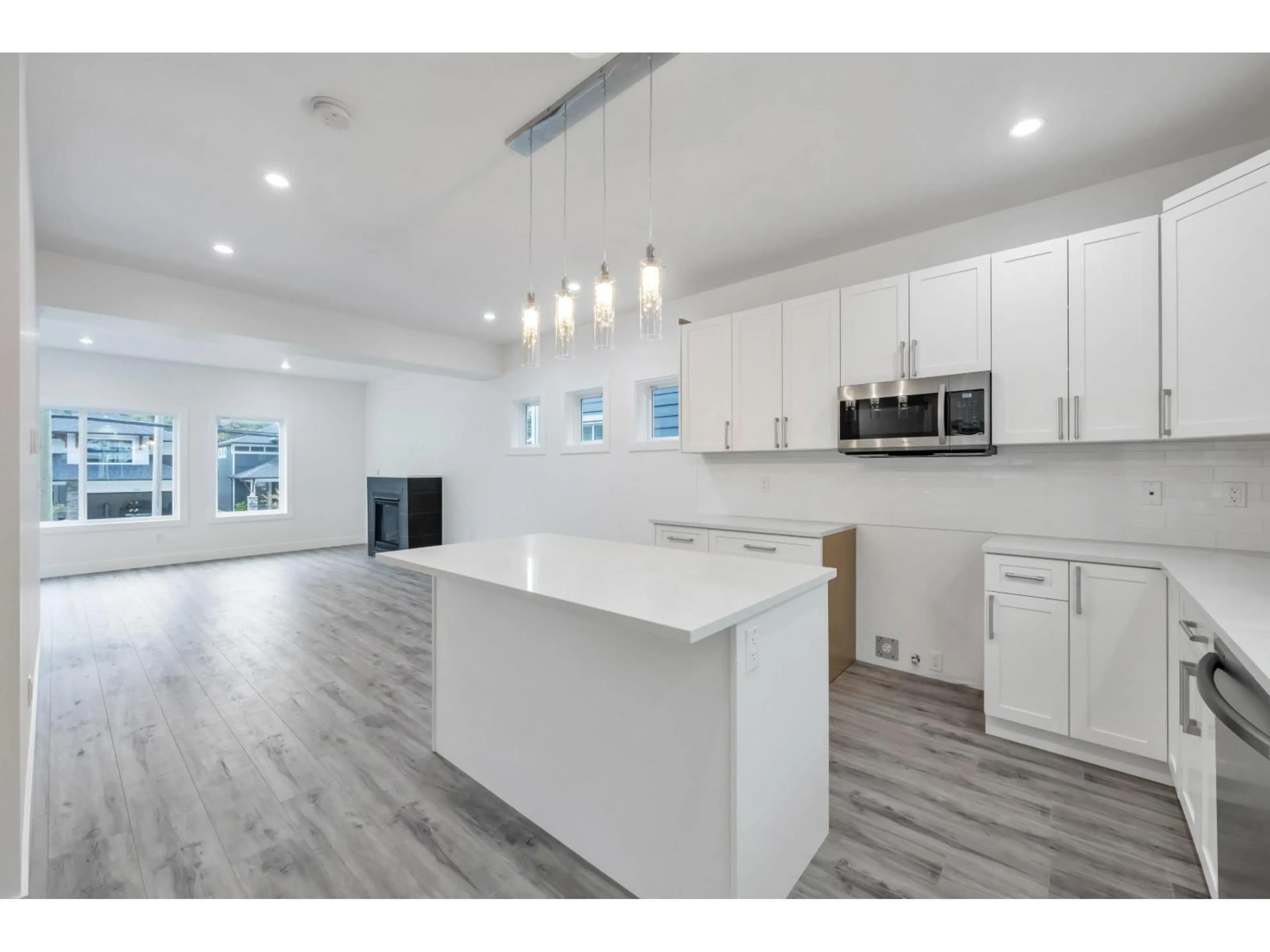 Open concept kitchen, unknown for 34 - 750 HOT SPRINGS ROAD, Harrison Hot Springs British Columbia V0M1K0