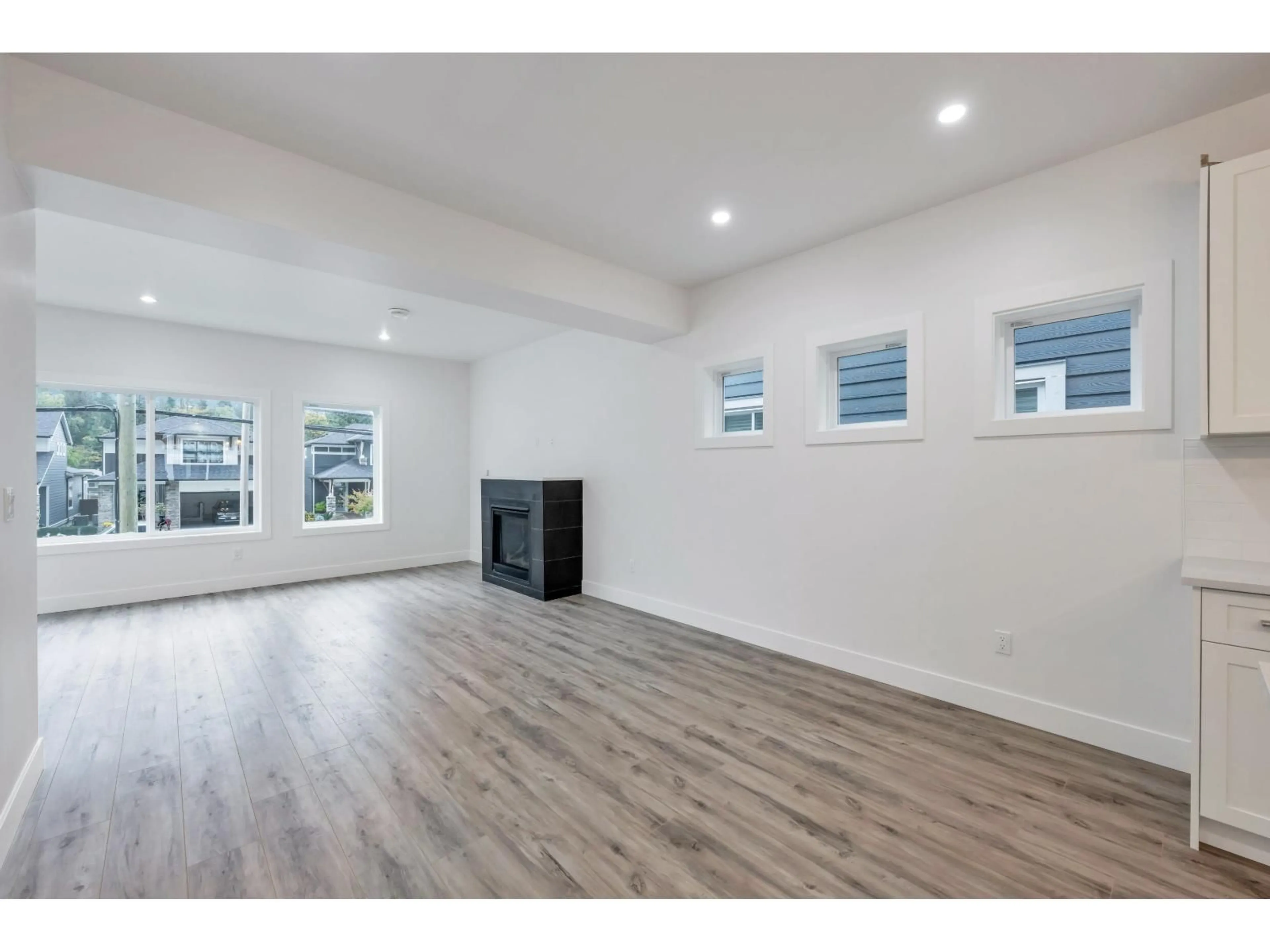 A pic of a room for 34 - 750 HOT SPRINGS ROAD, Harrison Hot Springs British Columbia V0M1K0