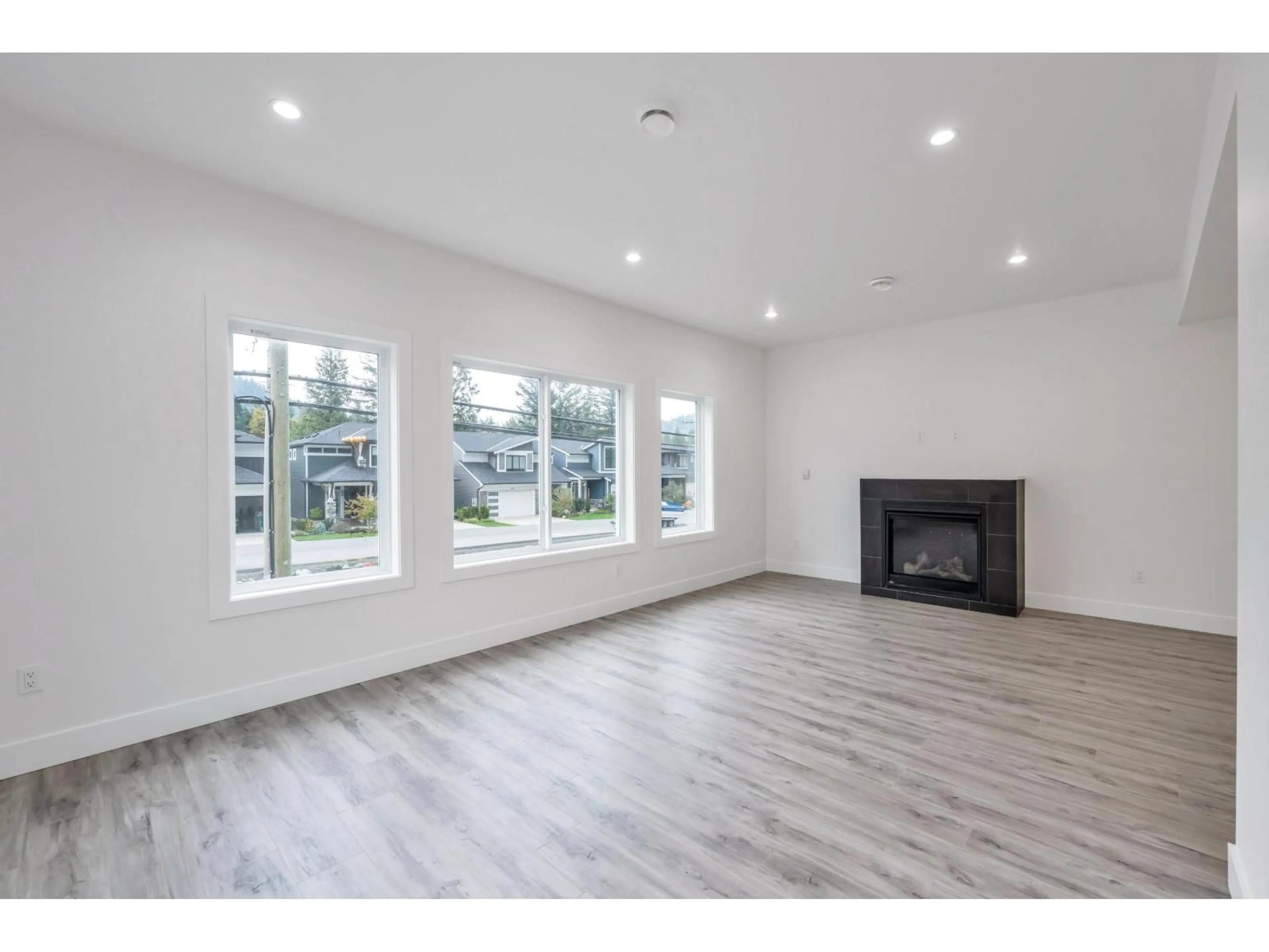 A pic of a room for 34 - 750 HOT SPRINGS ROAD, Harrison Hot Springs British Columbia V0M1K0