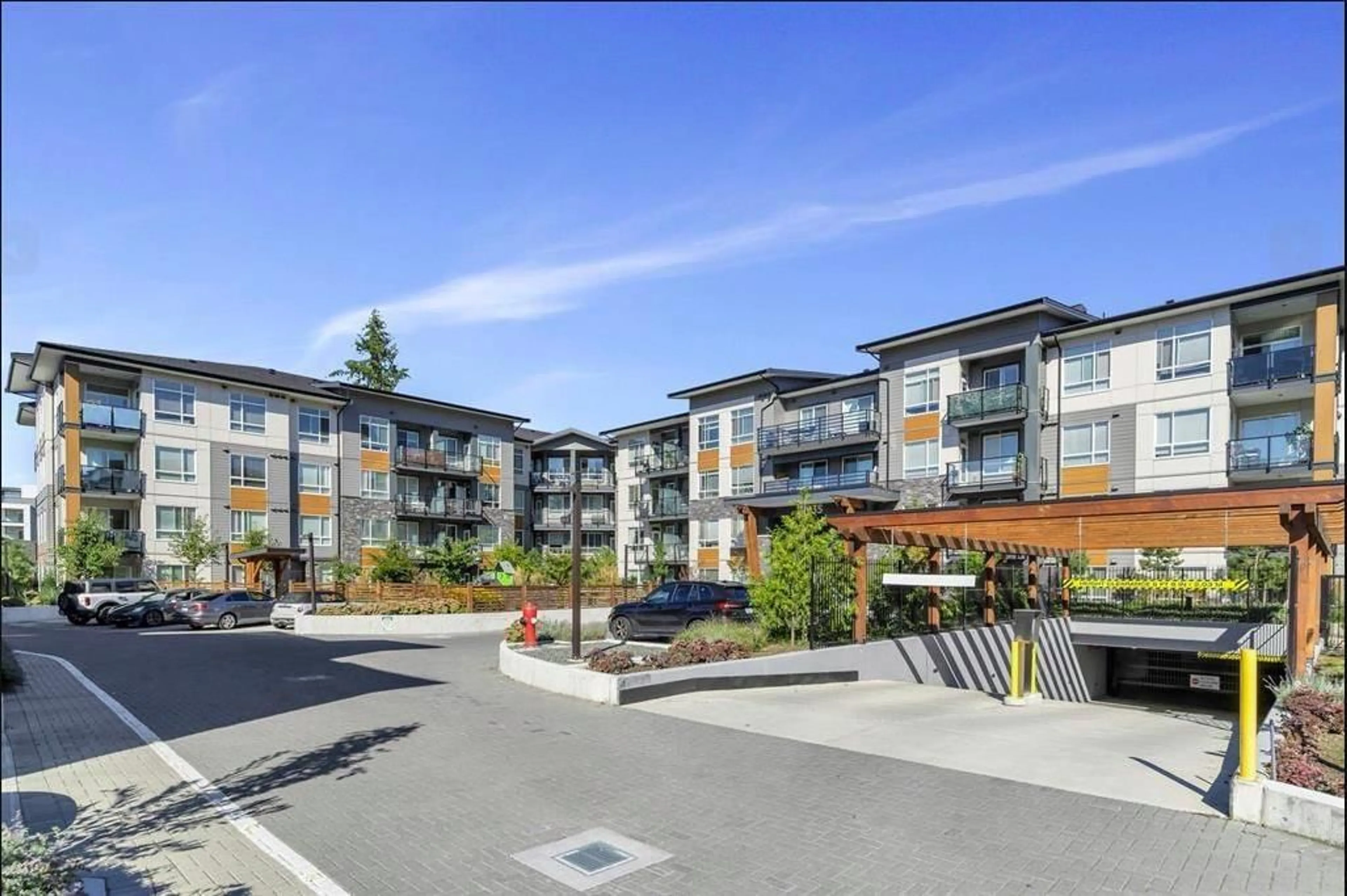 Patio, mountain view for 302 - 19935 75A AVENUE, Langley British Columbia V2Y4L6