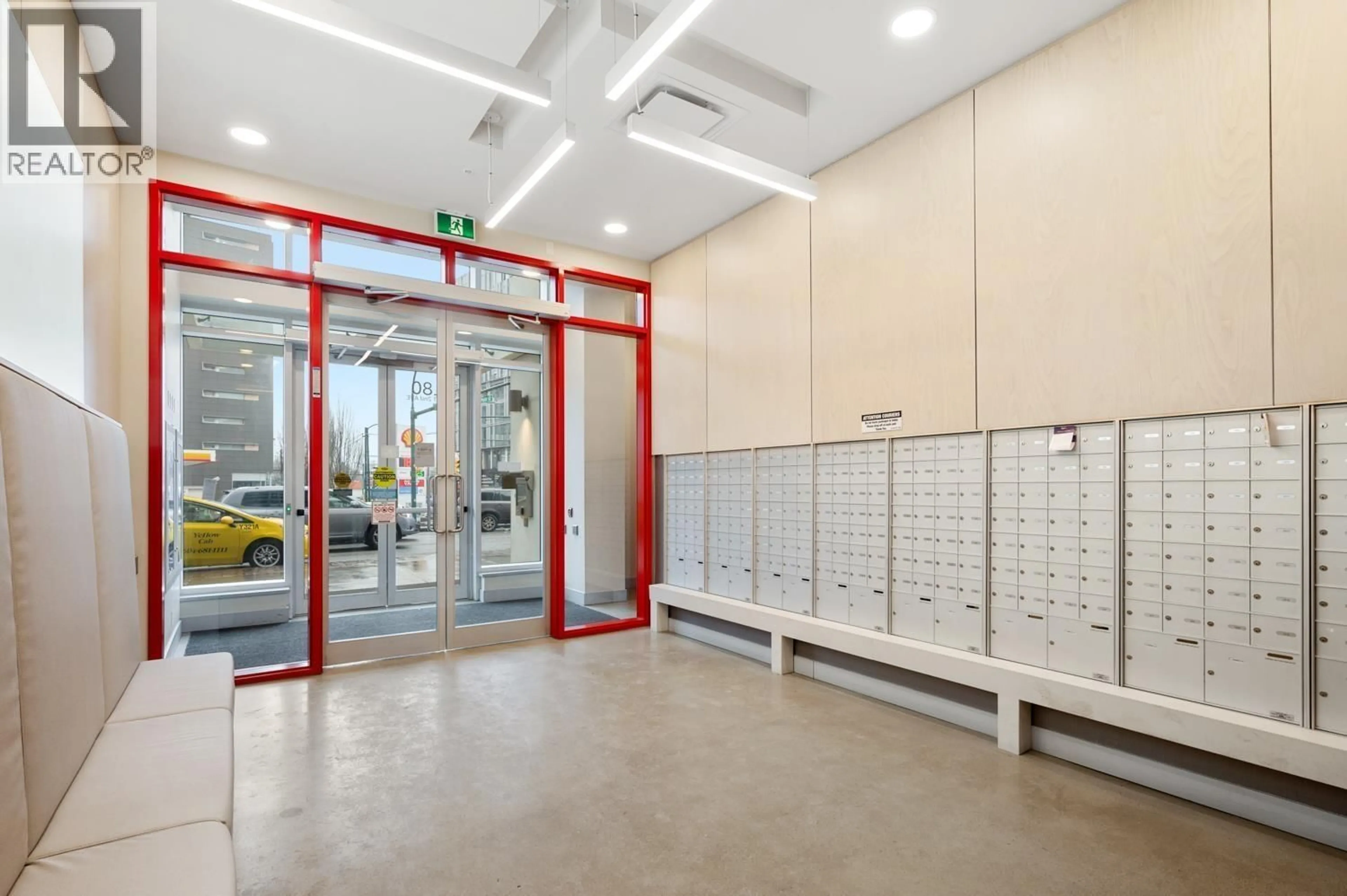 Indoor foyer for 508 - 180 2ND AVENUE, Vancouver British Columbia V5T0K4