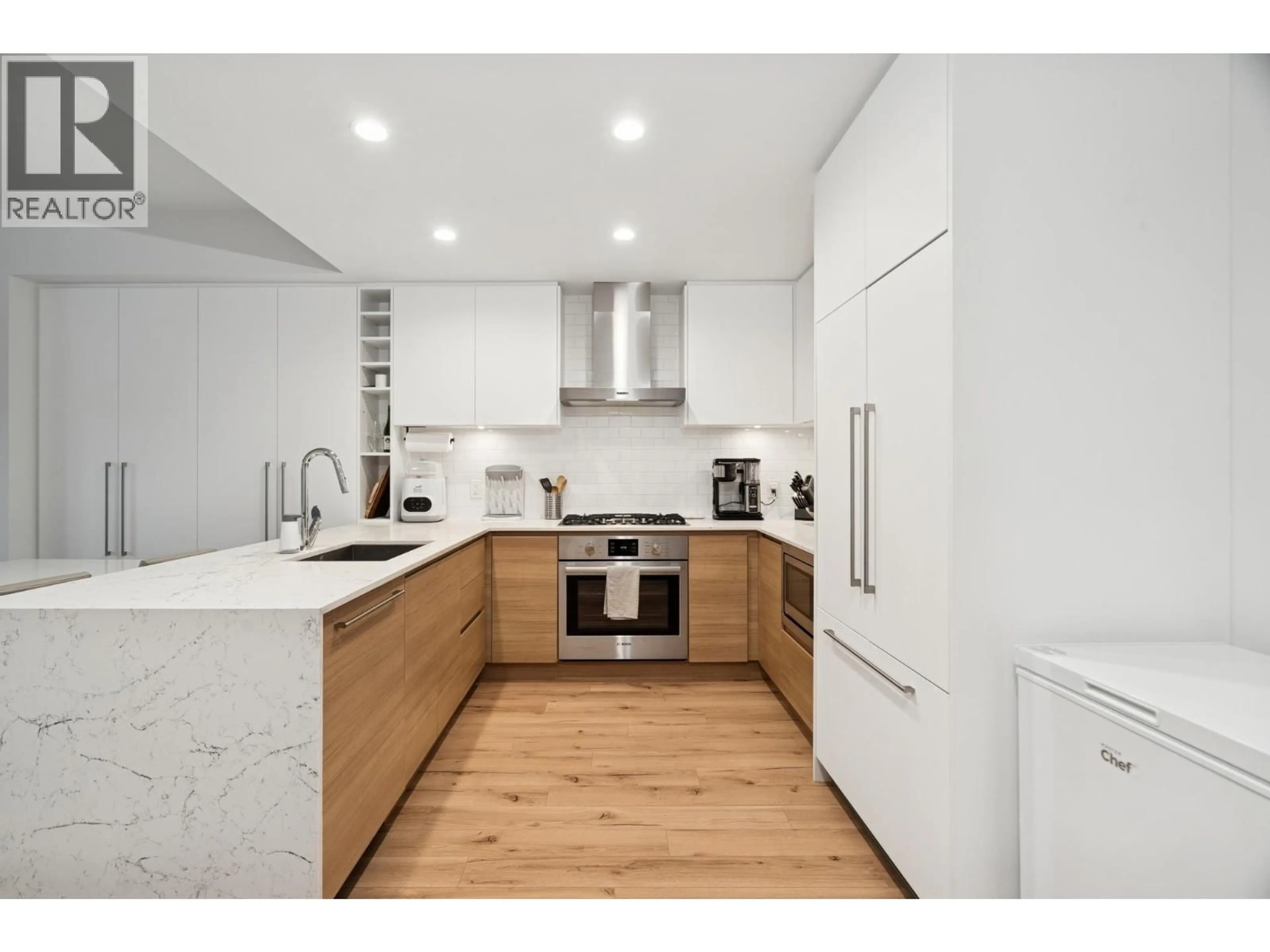 Contemporary kitchen, wood/laminate floor for 420 - 55 KLAHANIE DRIVE, Port Moody British Columbia V3H0M9