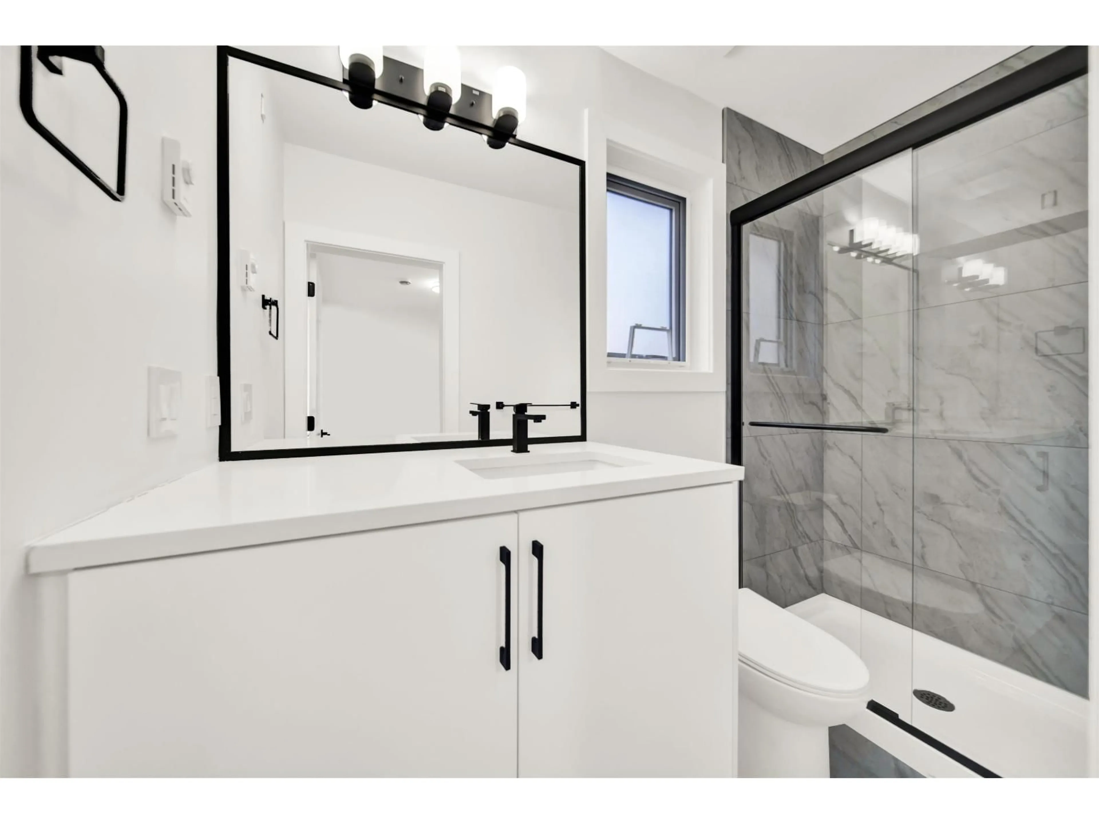 Unknown for 11785 82B AVENUE, Delta British Columbia V4C2E8