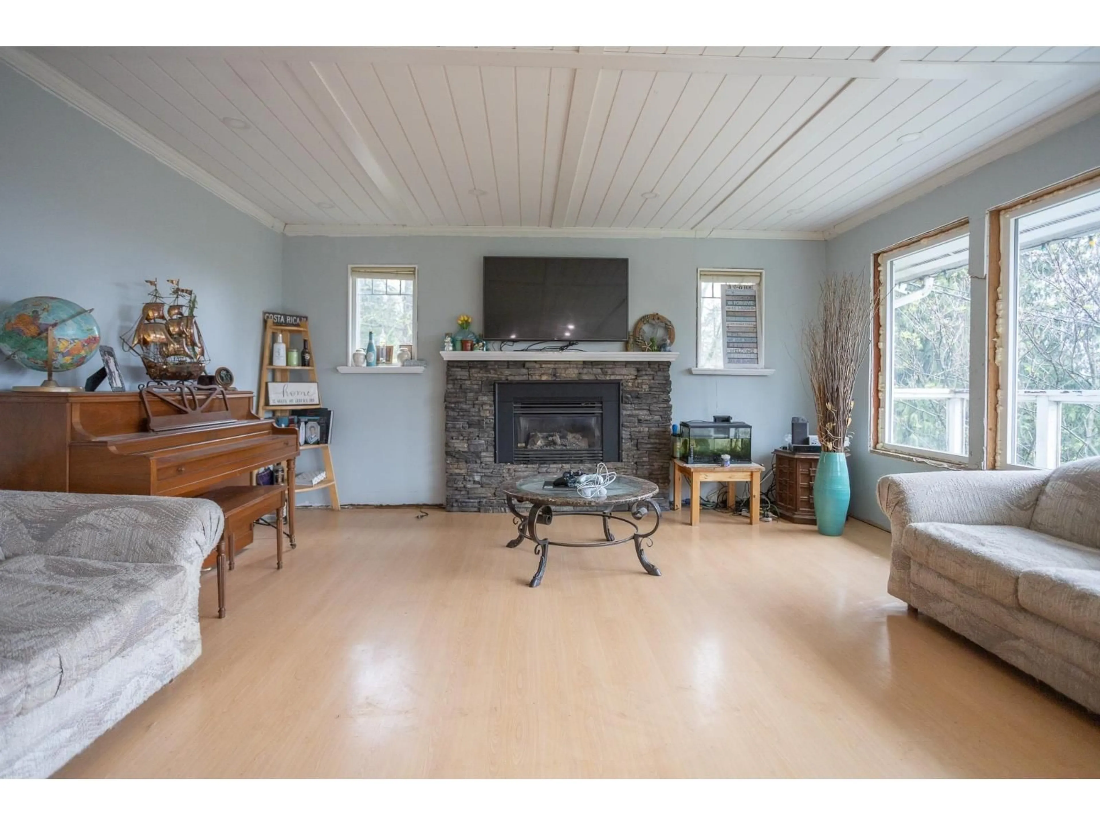 Living room with furniture, unknown for 42140 MAJUBA HILL ROAD, Yarrow British Columbia V2R5H2