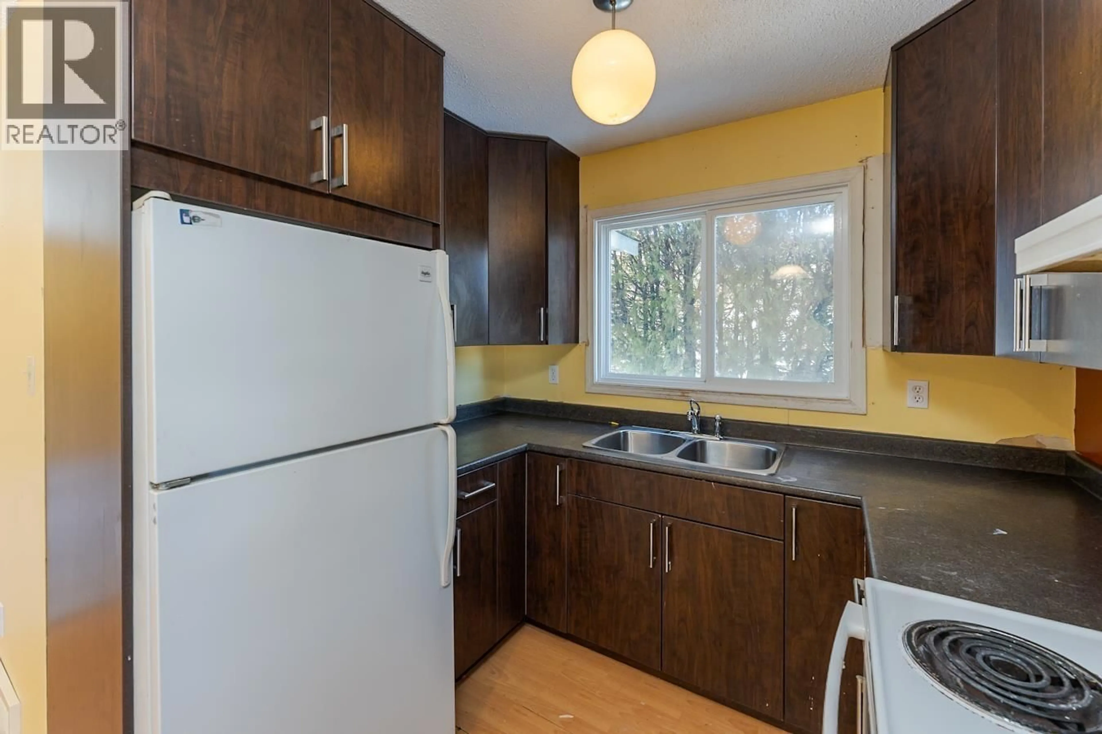 Standard kitchen, unknown for 4530 VALLEY CRESCENT, Prince George British Columbia V2M5L7