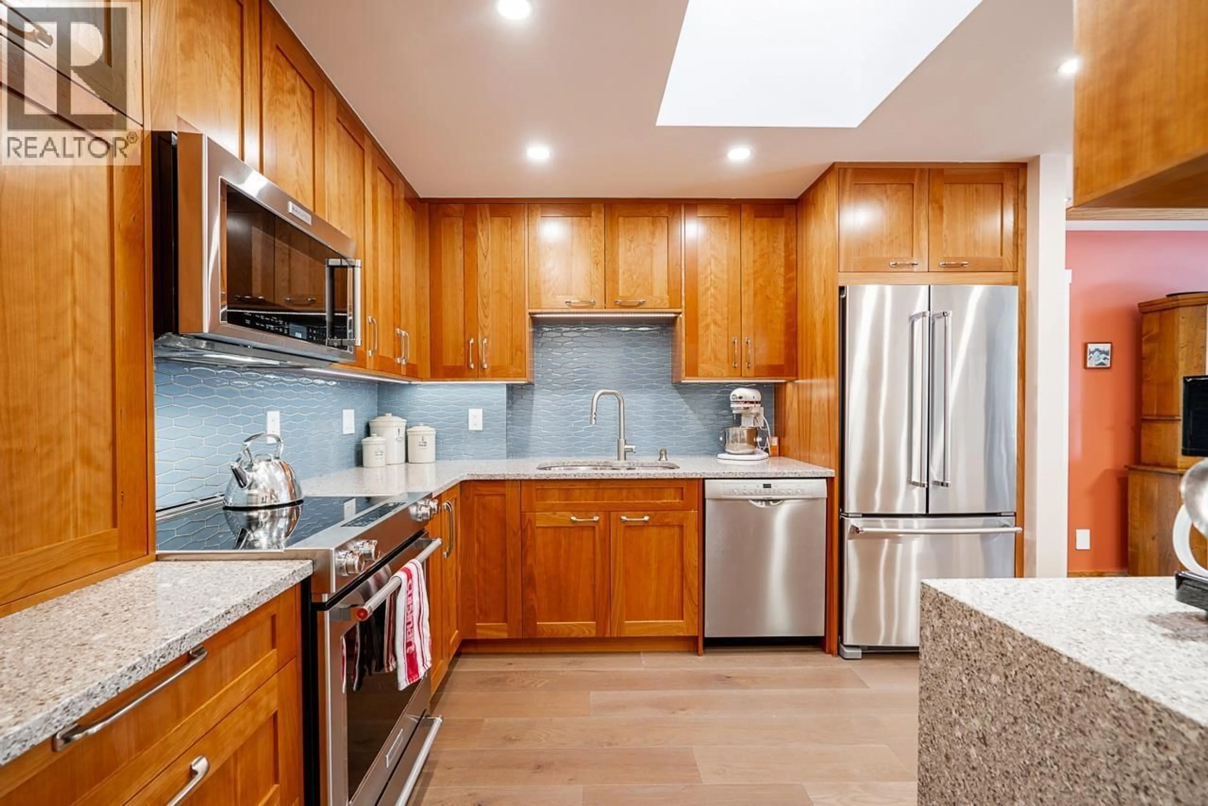 Unknown for 402 - 1281 PARKGATE AVENUE, North Vancouver British Columbia V7H3A3