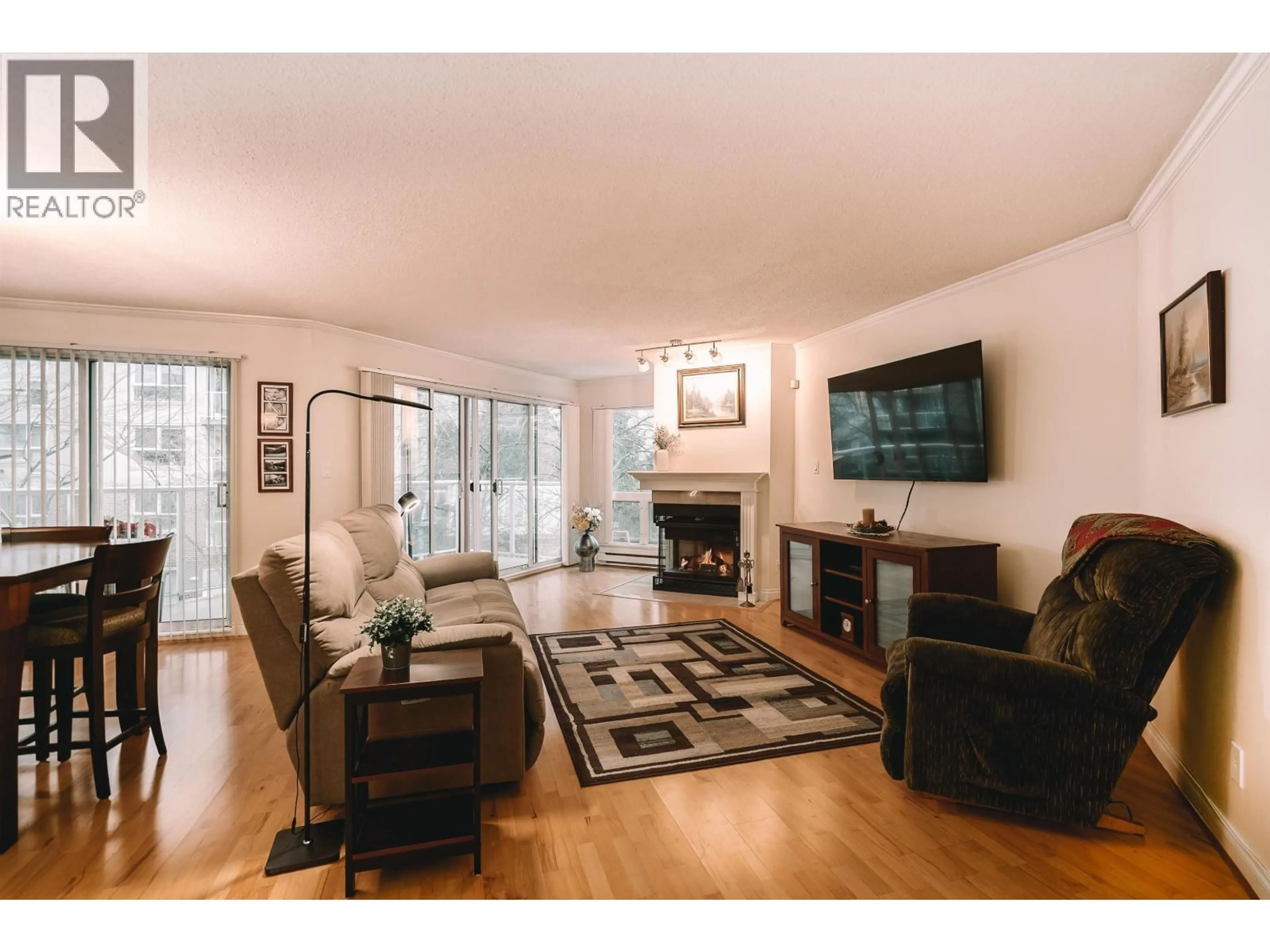 Living room with furniture, wood/laminate floor for 301 - 1230 QUAYSIDE DRIVE, New Westminster British Columbia V3M6H1