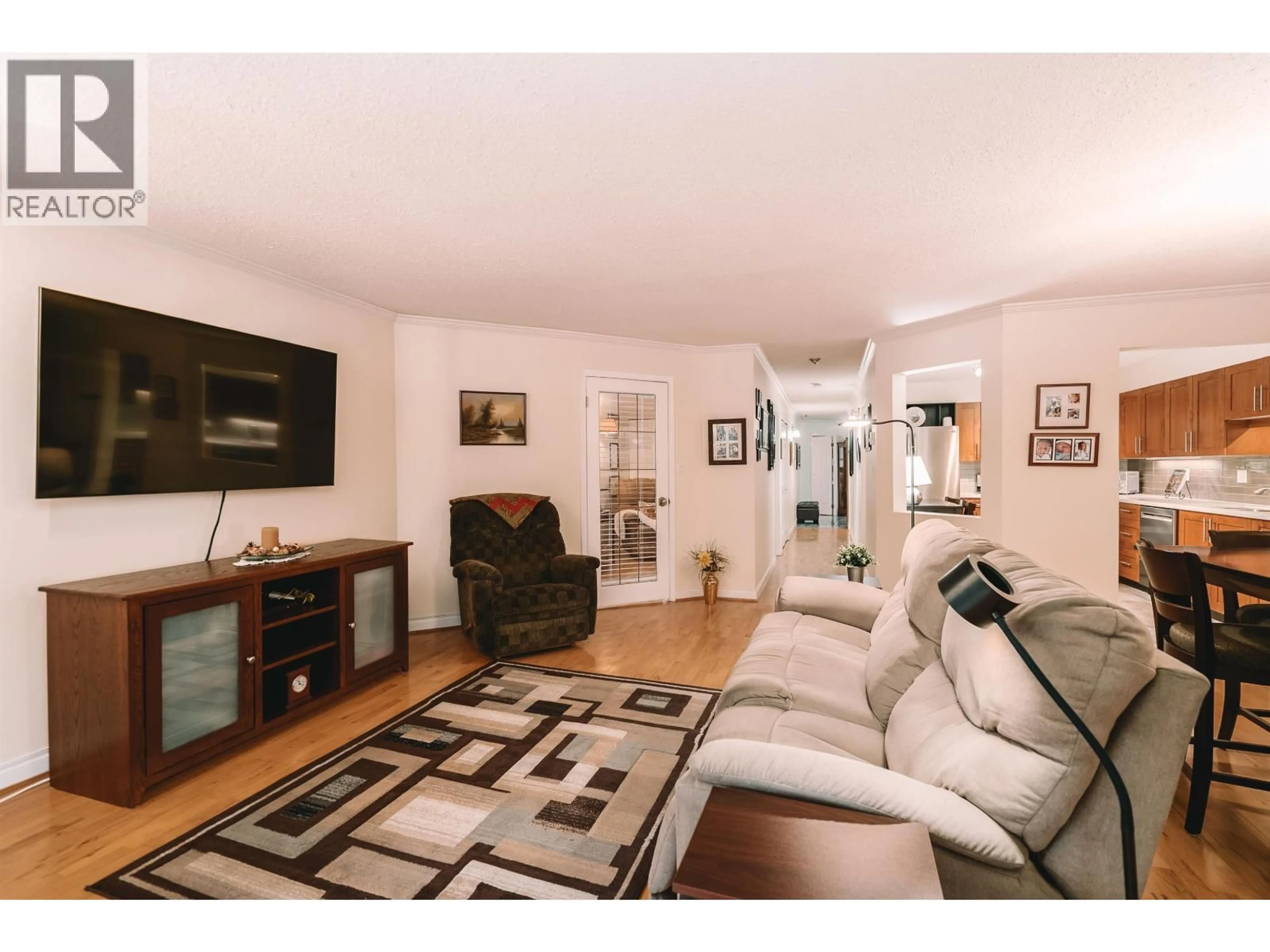 Living room with furniture, unknown for 301 - 1230 QUAYSIDE DRIVE, New Westminster British Columbia V3M6H1