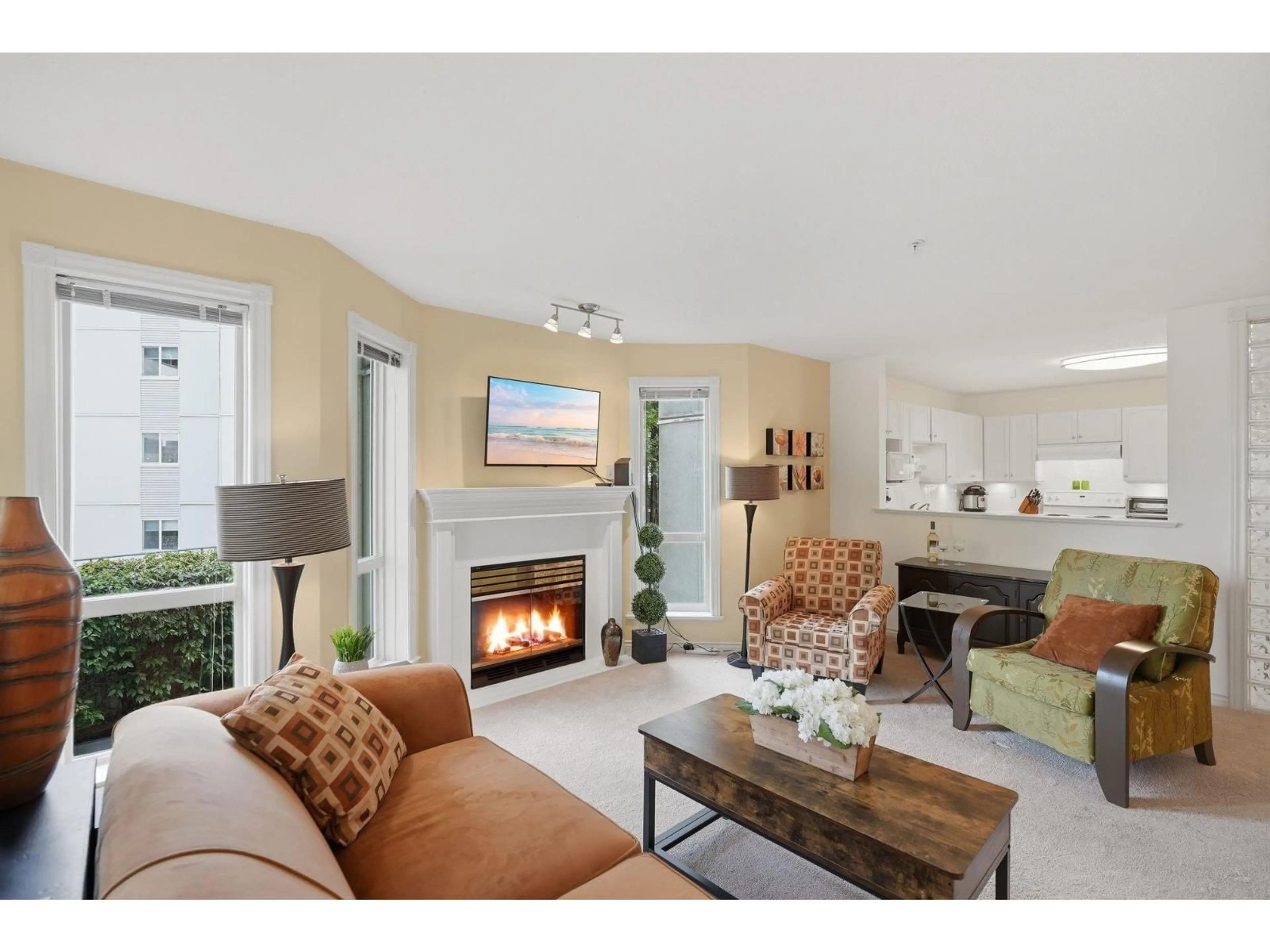 Living room with furniture, unknown for 211 - 2575 WARE STREET, Abbotsford British Columbia V2S3E2