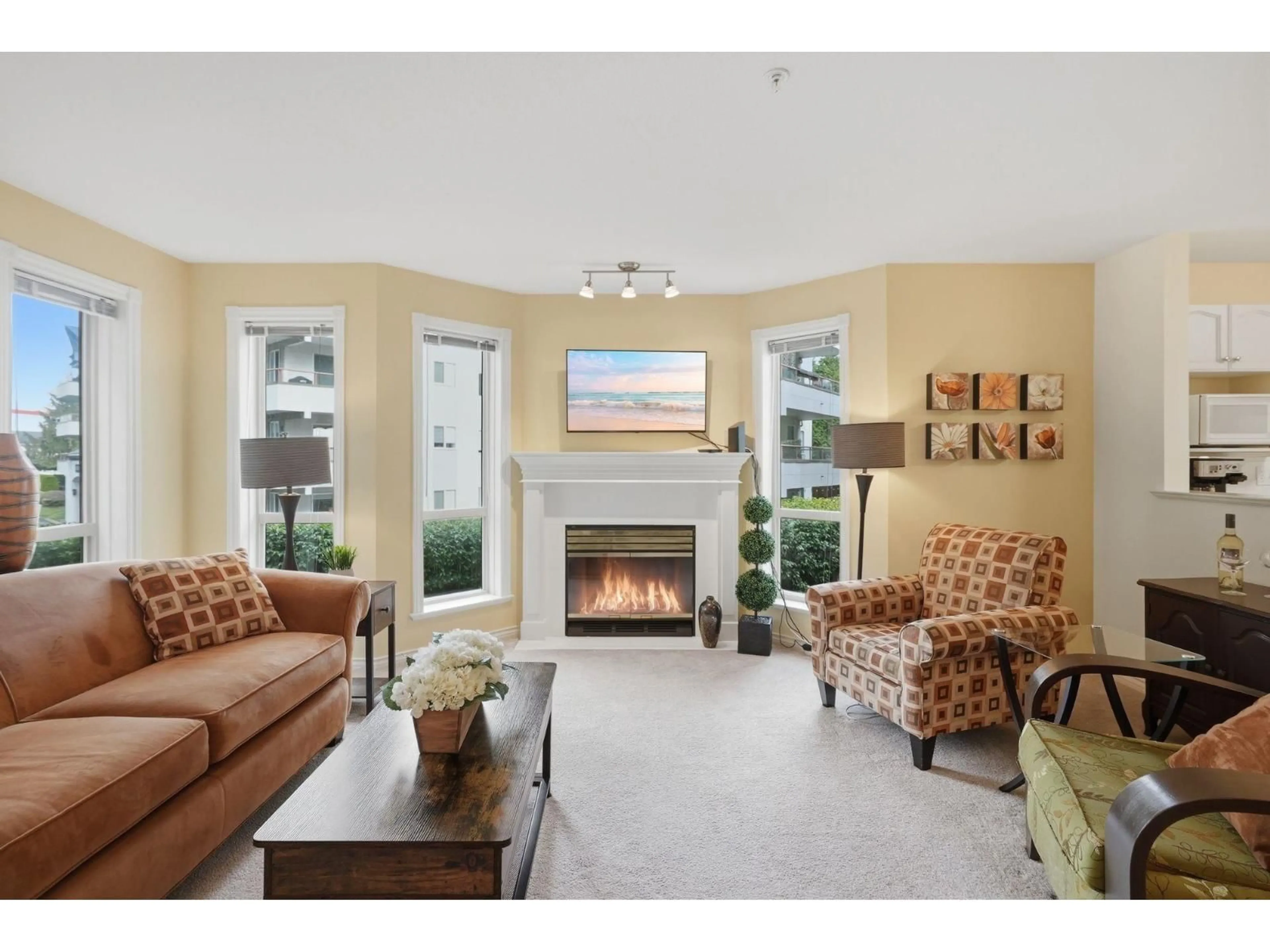 Living room with furniture, unknown for 211 - 2575 WARE STREET, Abbotsford British Columbia V2S3E2