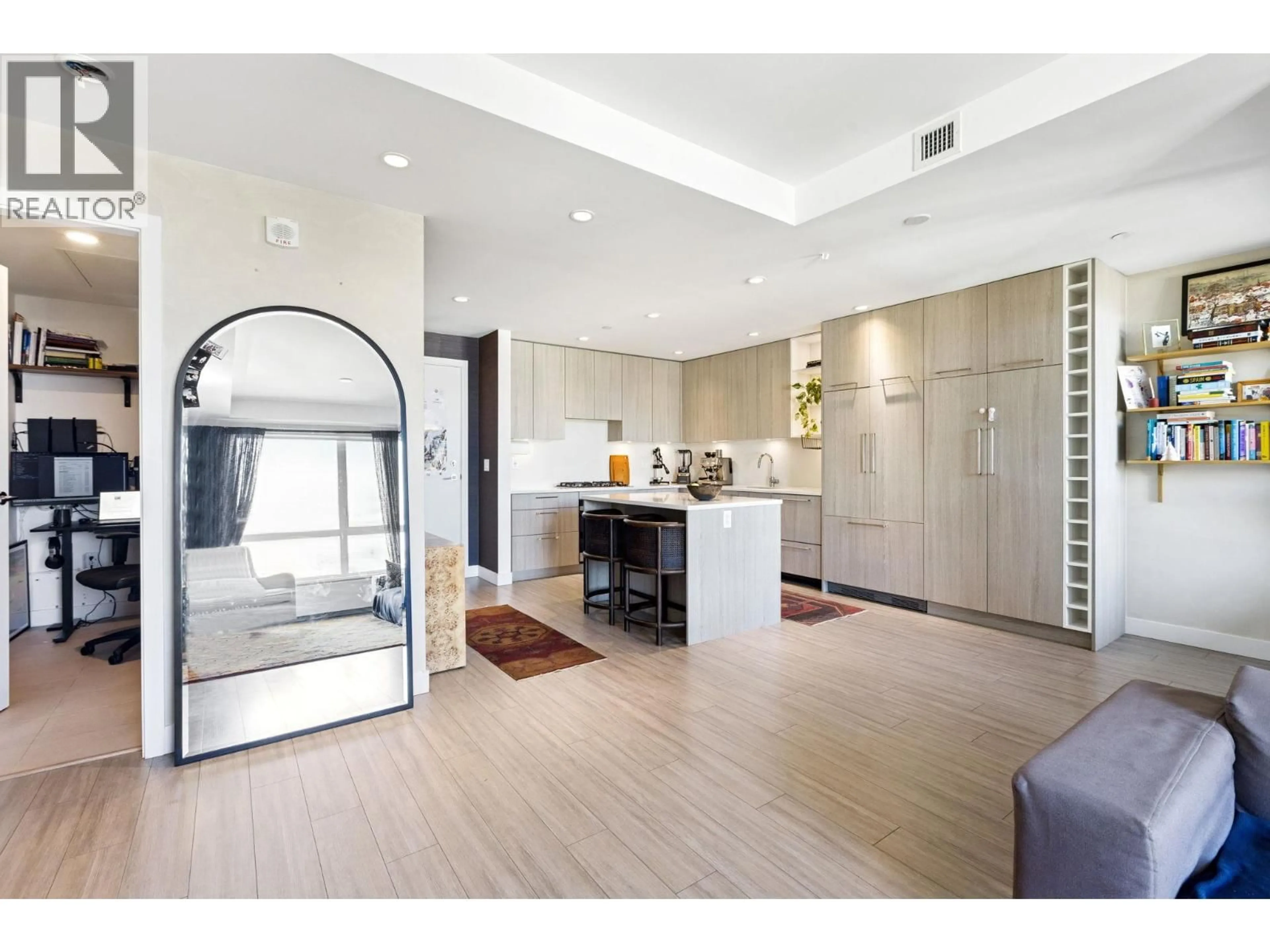 Unknown for 303 - 707 3RD STREET, North Vancouver British Columbia V7L1G8