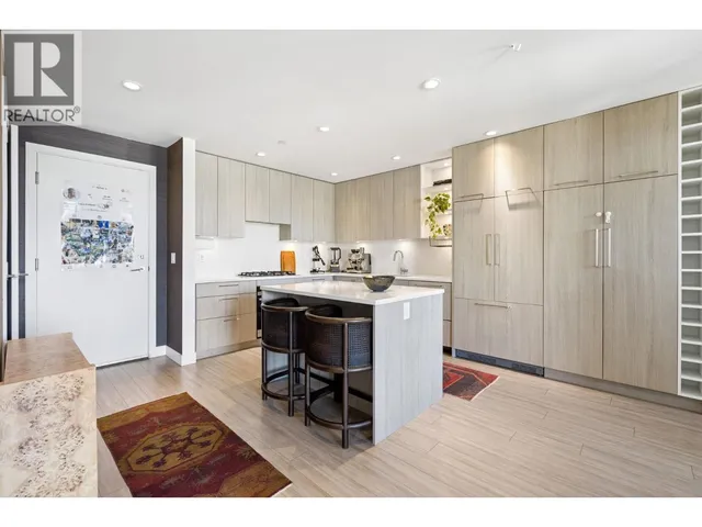 303 - 707 3RD STREET, North Vancouver 2