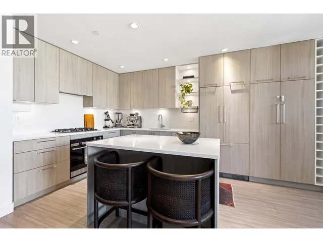 303 - 707 3RD STREET, North Vancouver 3
