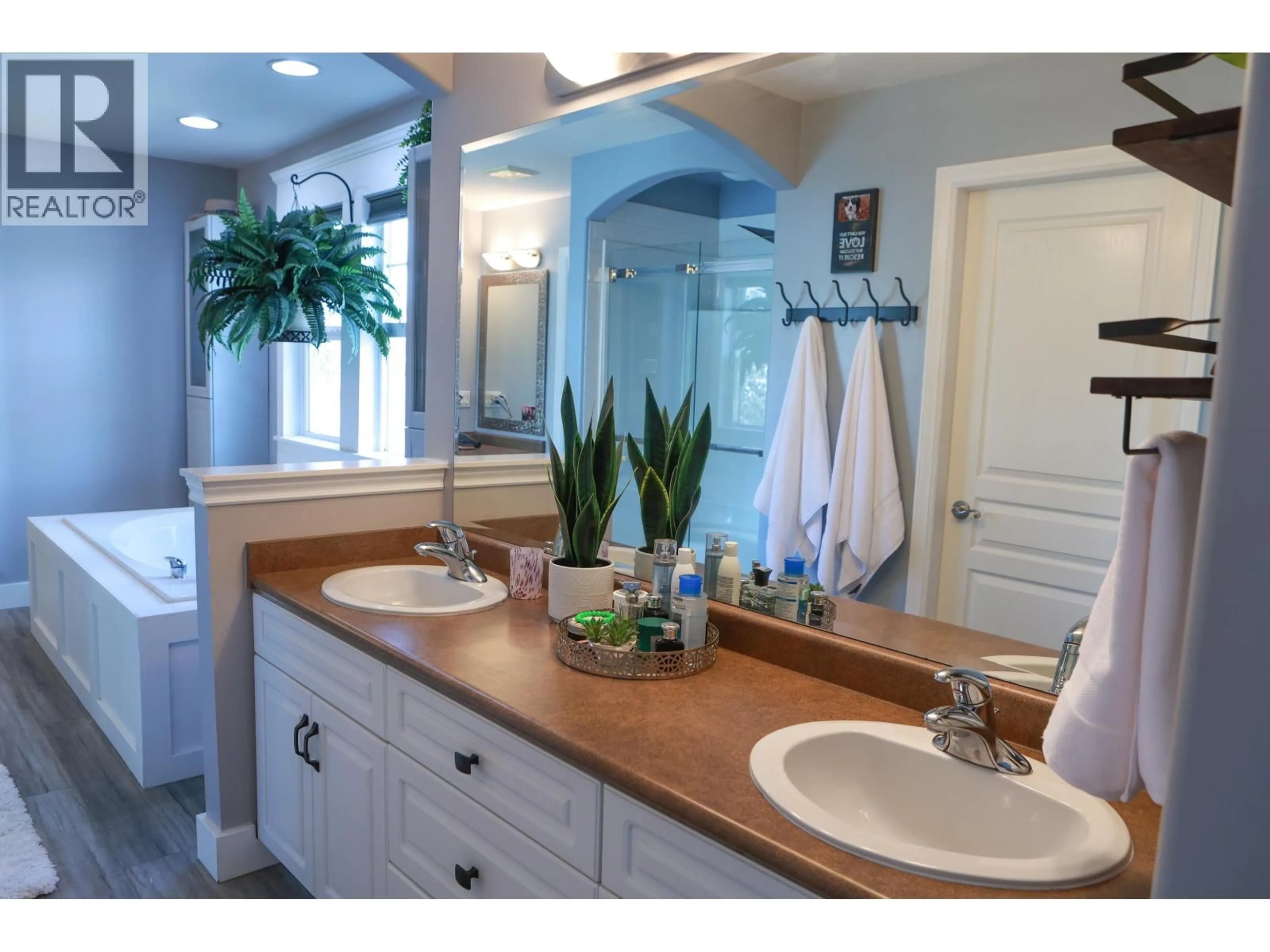 Contemporary bathroom, ceramic/tile floor for 24170 HILL AVENUE, Maple Ridge British Columbia V2W2C9
