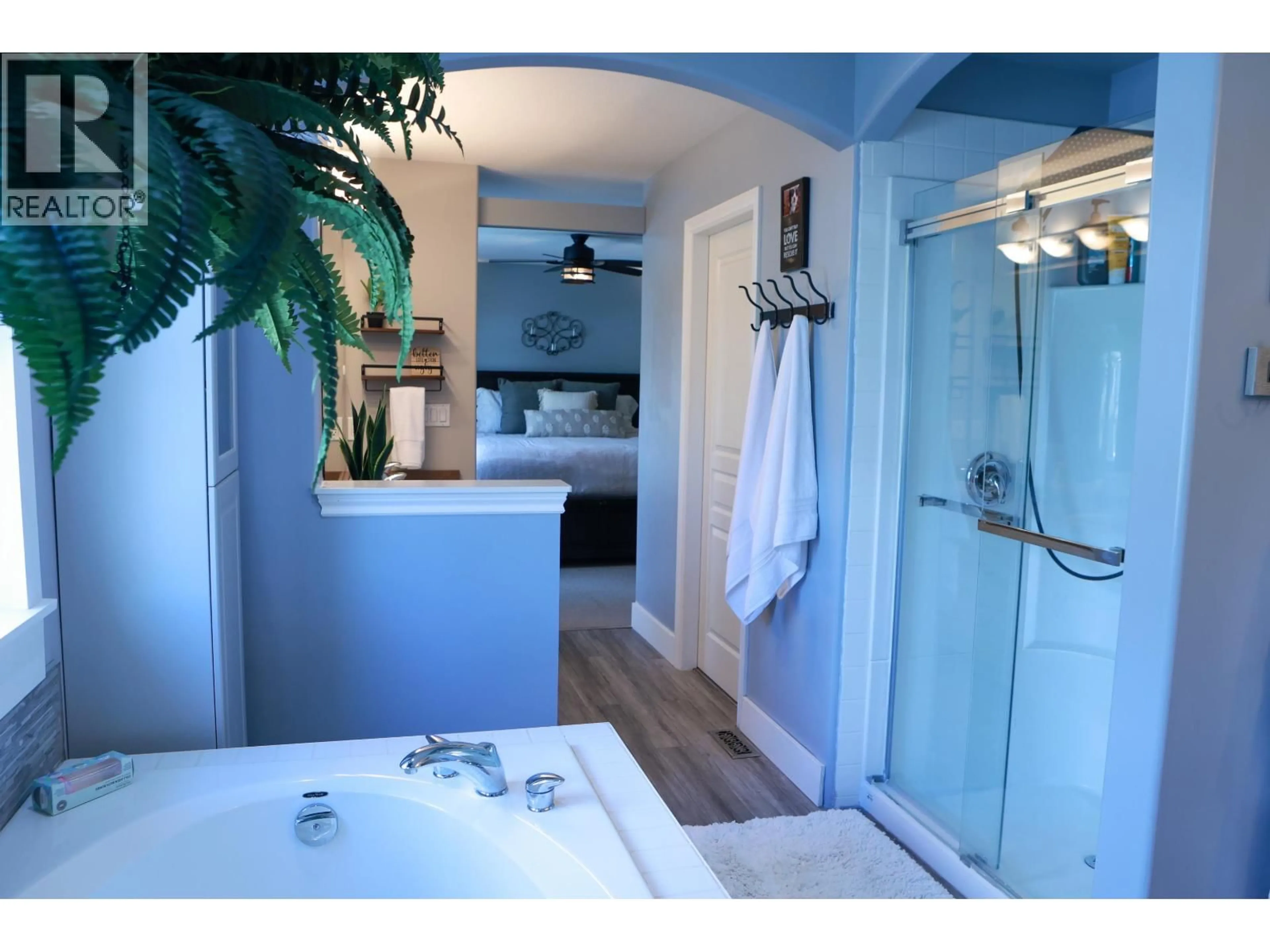 Contemporary bathroom, ceramic/tile floor for 24170 HILL AVENUE, Maple Ridge British Columbia V2W2C9