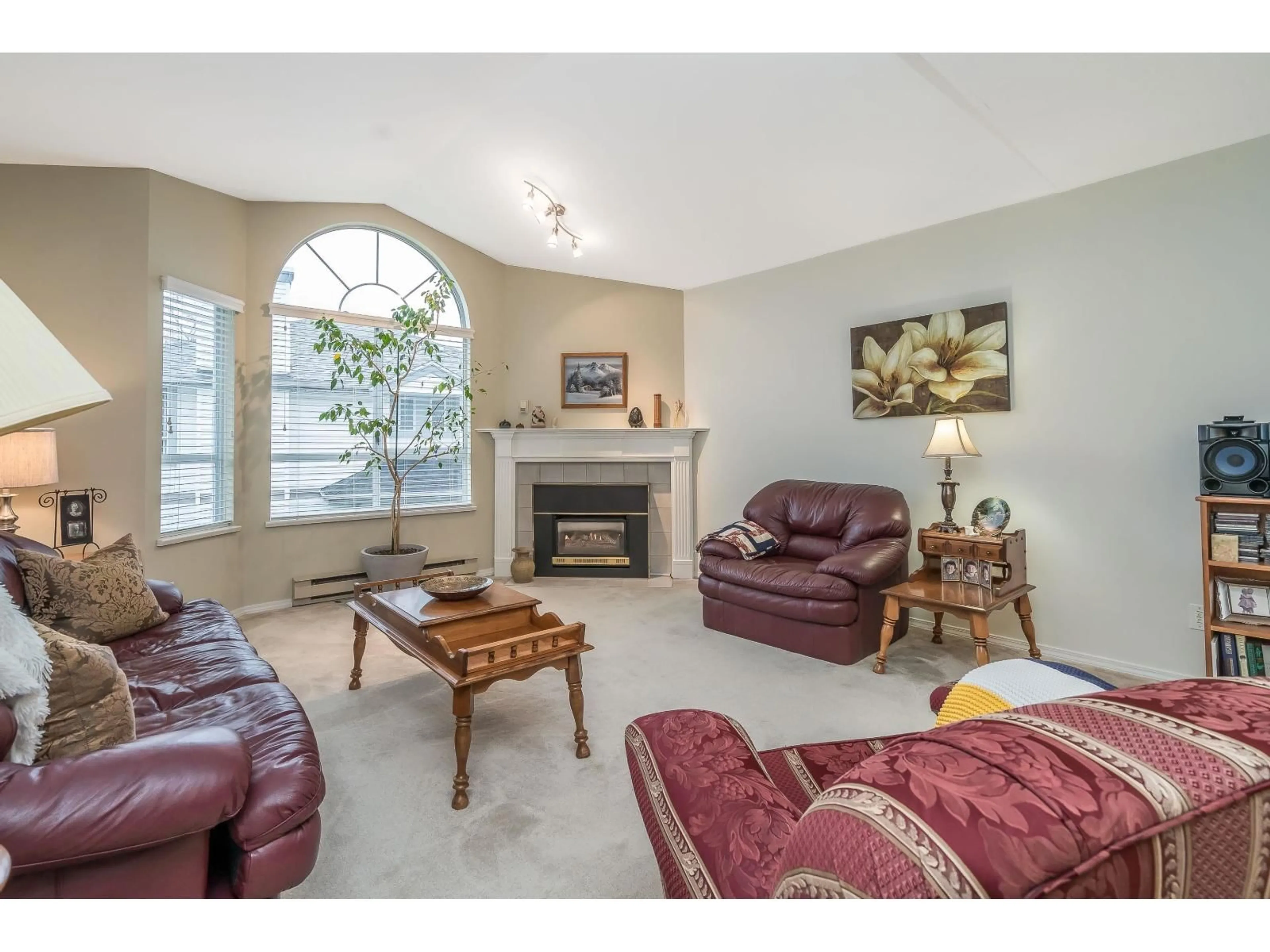 Living room with furniture, unknown for 216 - 13895 102 AVENUE, Surrey British Columbia V3T1P2