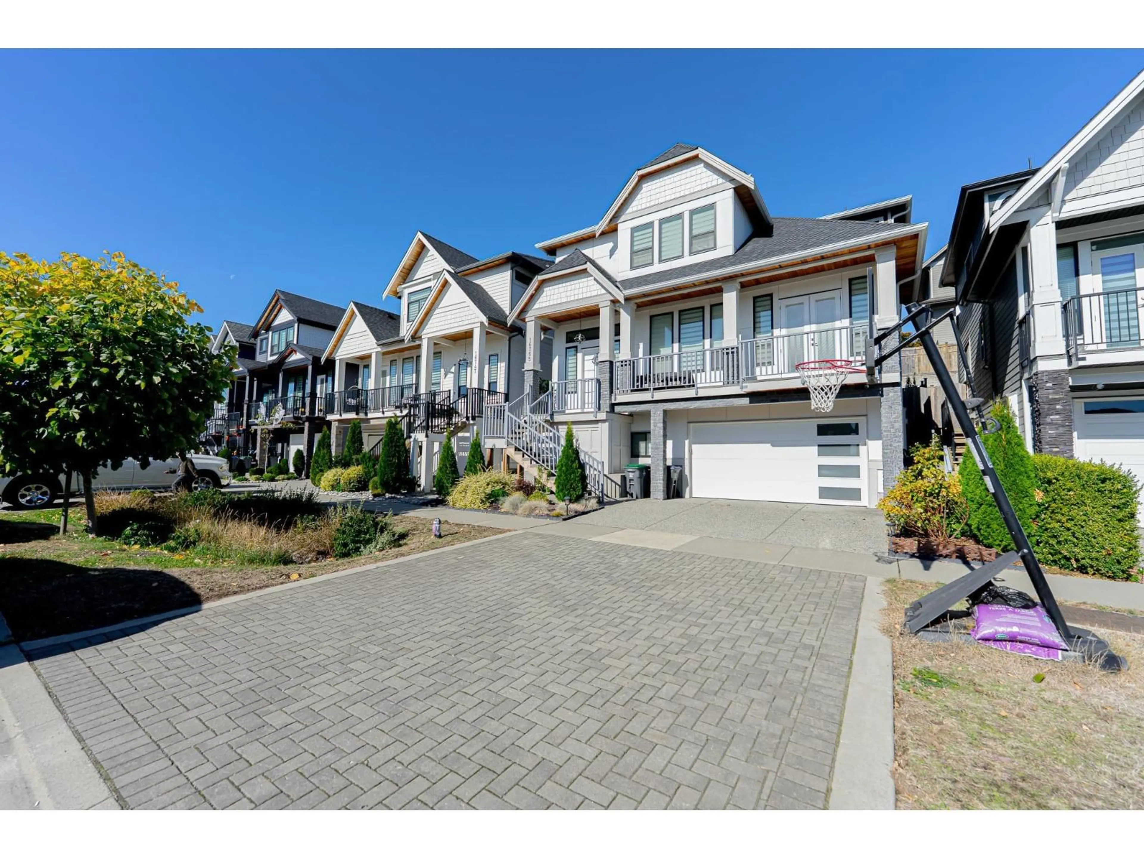 Unknown for 16755 16A AVENUE, Surrey British Columbia V3Z0B4