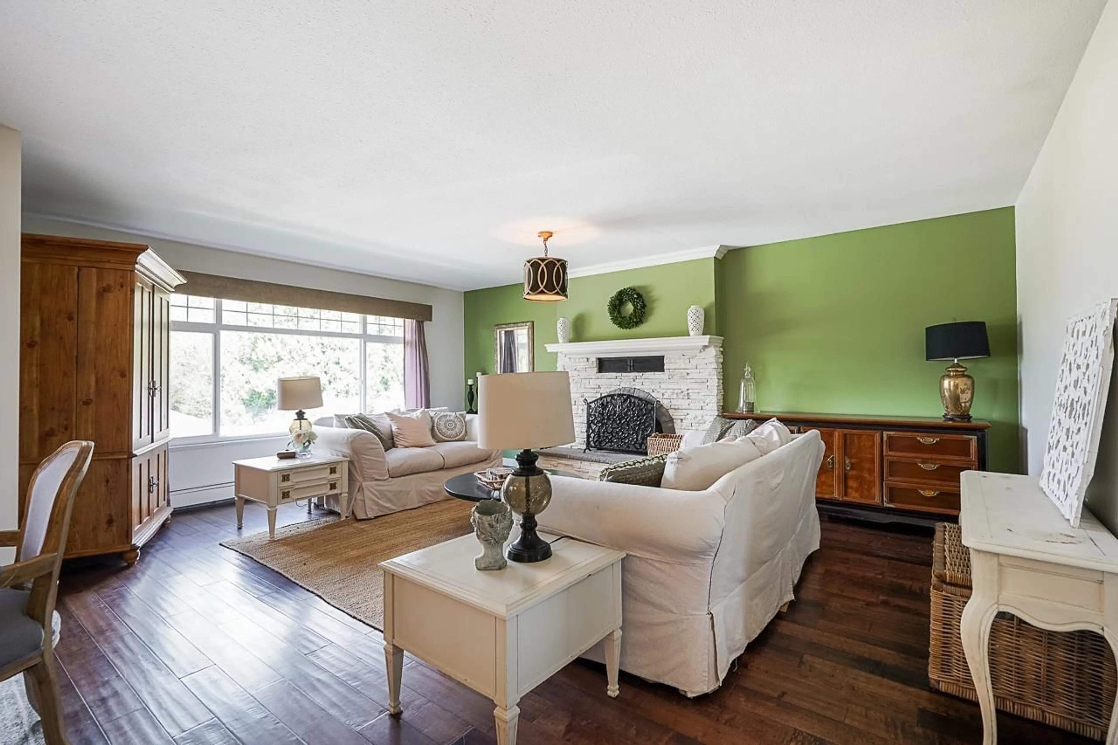 Living room with furniture, wood/laminate floor for 20504 95A AVENUE, Langley British Columbia V1M1H5