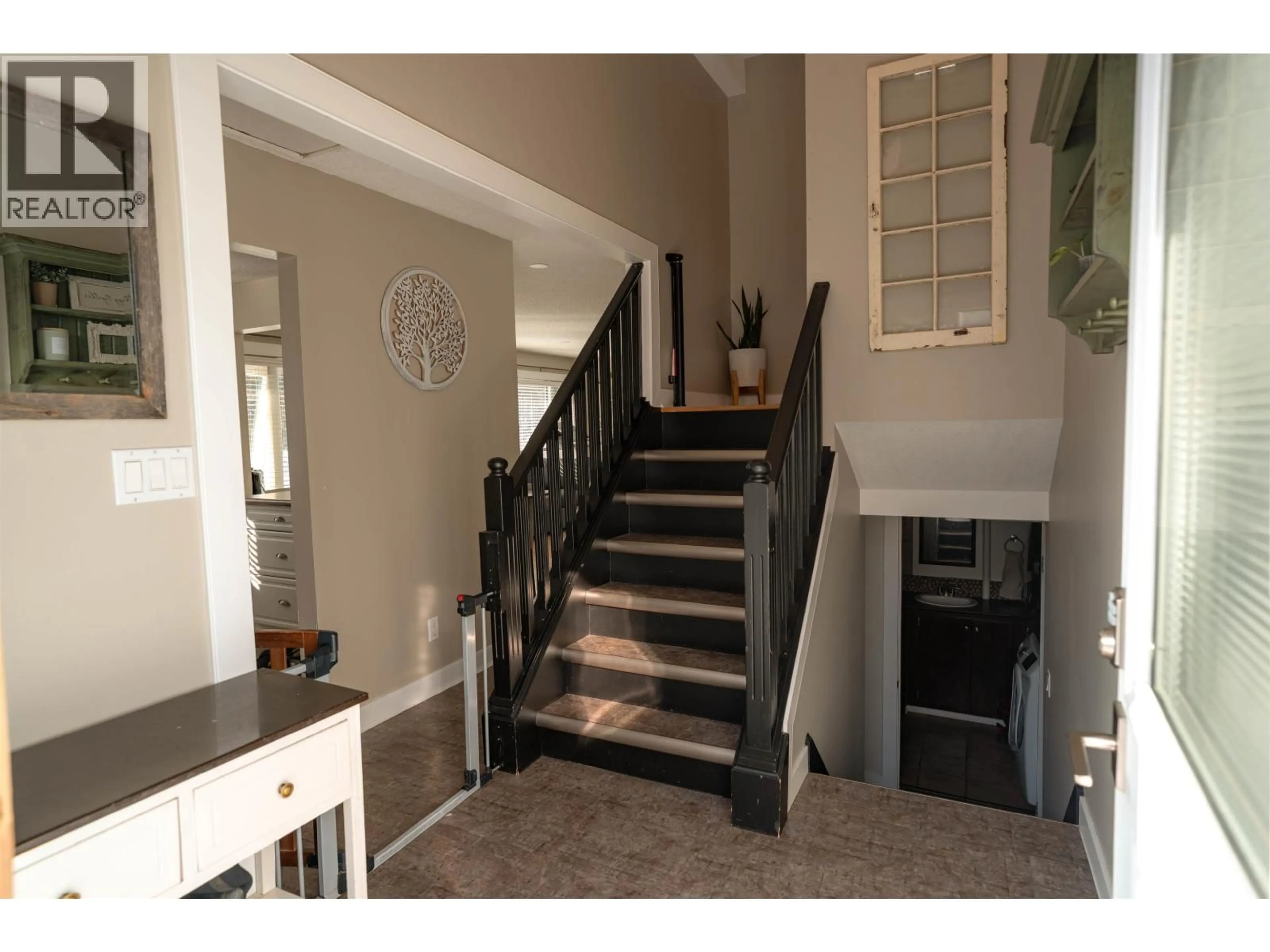 Indoor foyer for 9003 89 STREET, Fort St. John British Columbia V1J5B9
