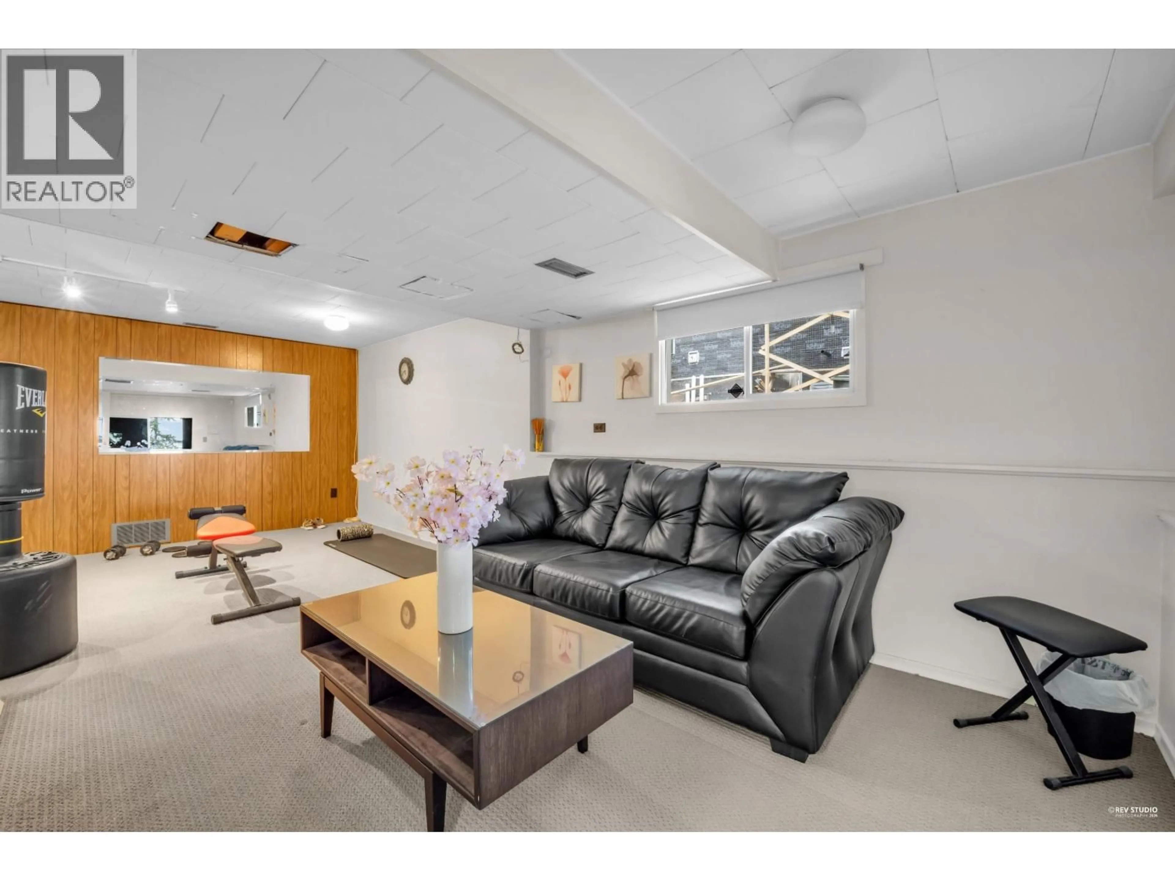 Living room with furniture, unknown for 4850 PORTLAND STREET, Burnaby British Columbia V5J2P5