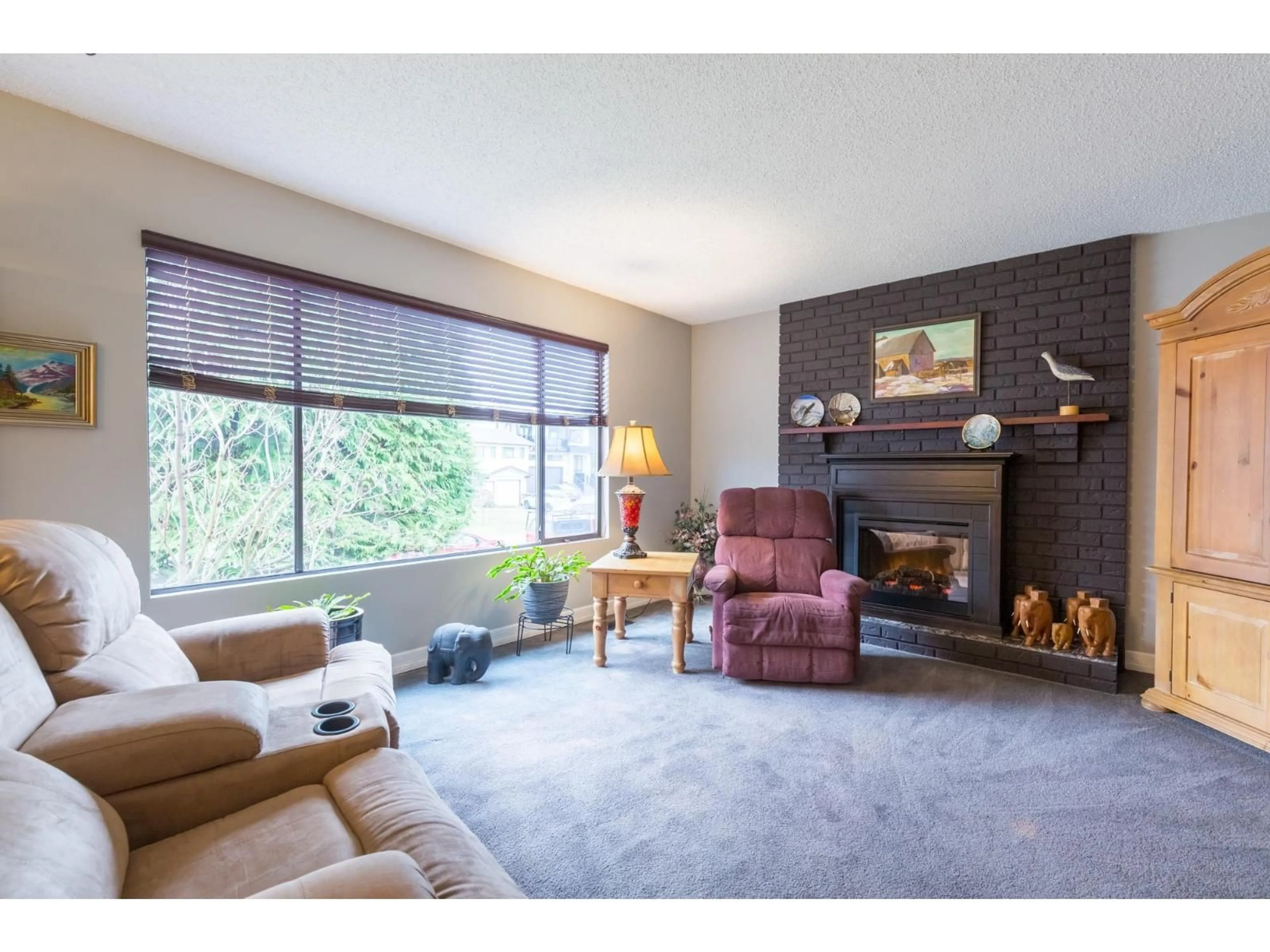 Living room with furniture, unknown for 32281 ADAIR AVENUE, Abbotsford British Columbia V2T4L7