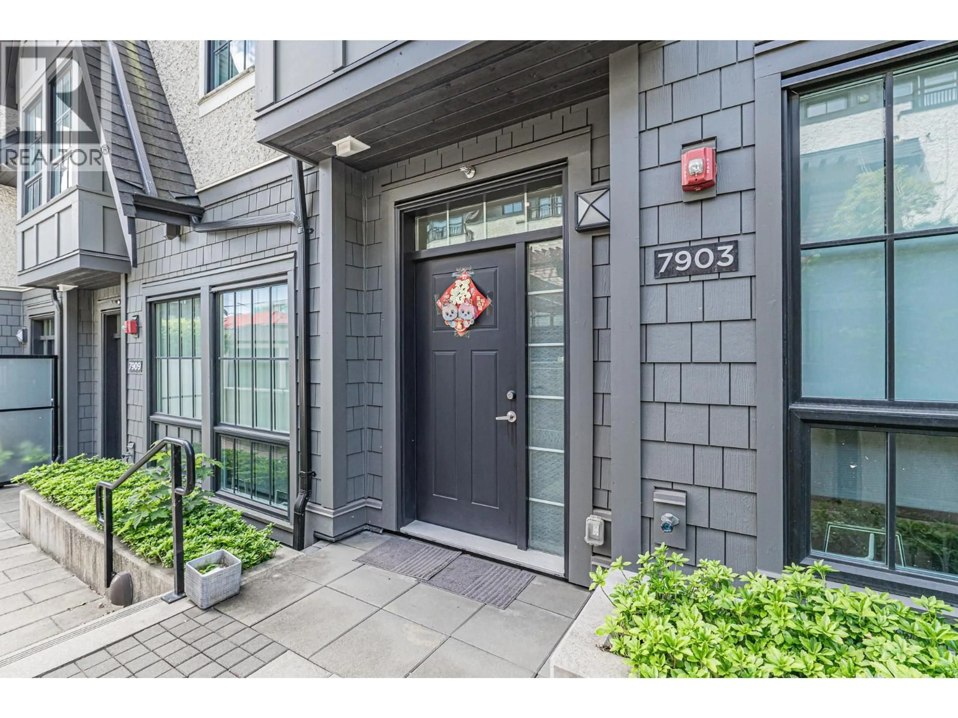 Indoor entryway for 7903 OAK STREET, Vancouver British Columbia V6P4A6
