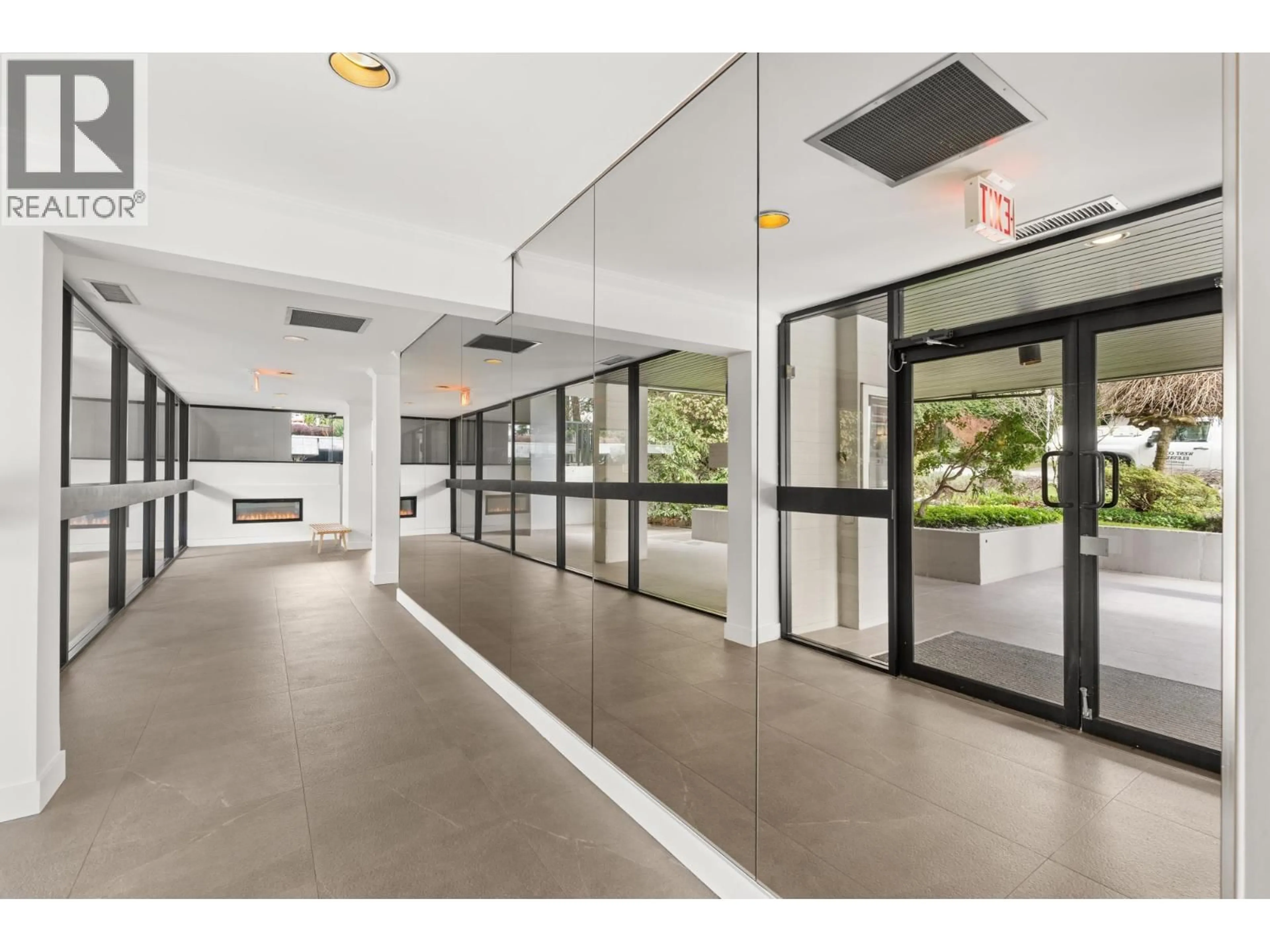 Indoor foyer for 704 - 650 16TH STREET, West Vancouver British Columbia V7V3R9