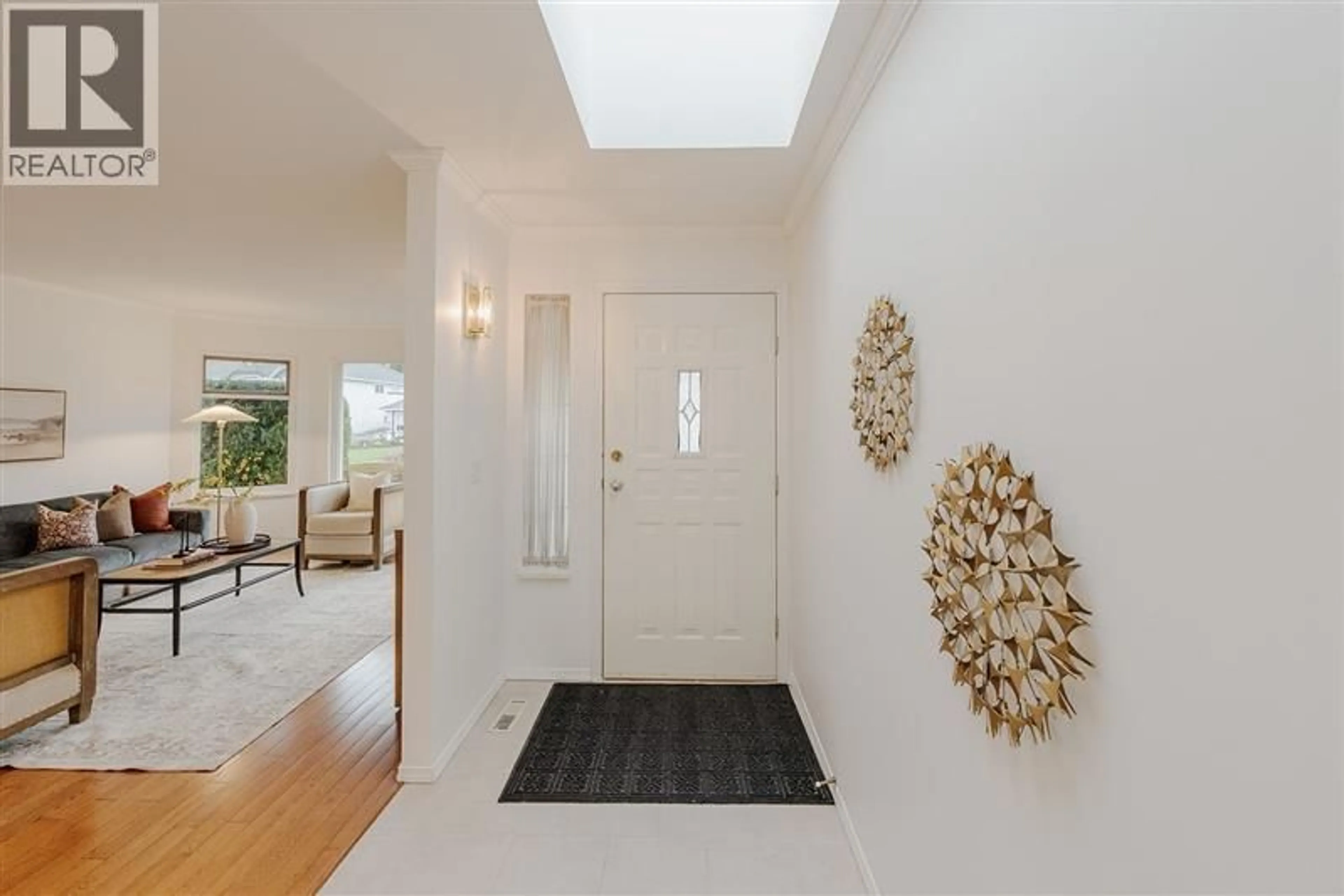 Indoor entryway for 19596 SOMERSET DRIVE, Pitt Meadows British Columbia V3Y2L4