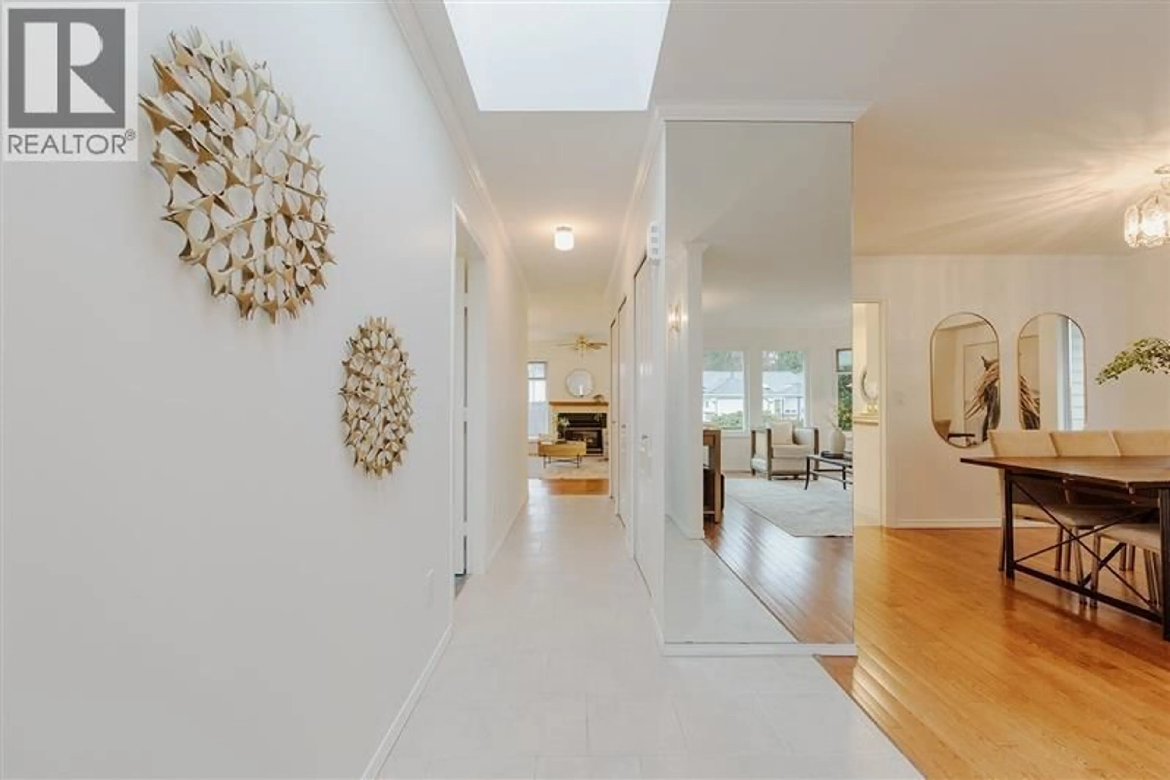 Indoor foyer for 19596 SOMERSET DRIVE, Pitt Meadows British Columbia V3Y2L4