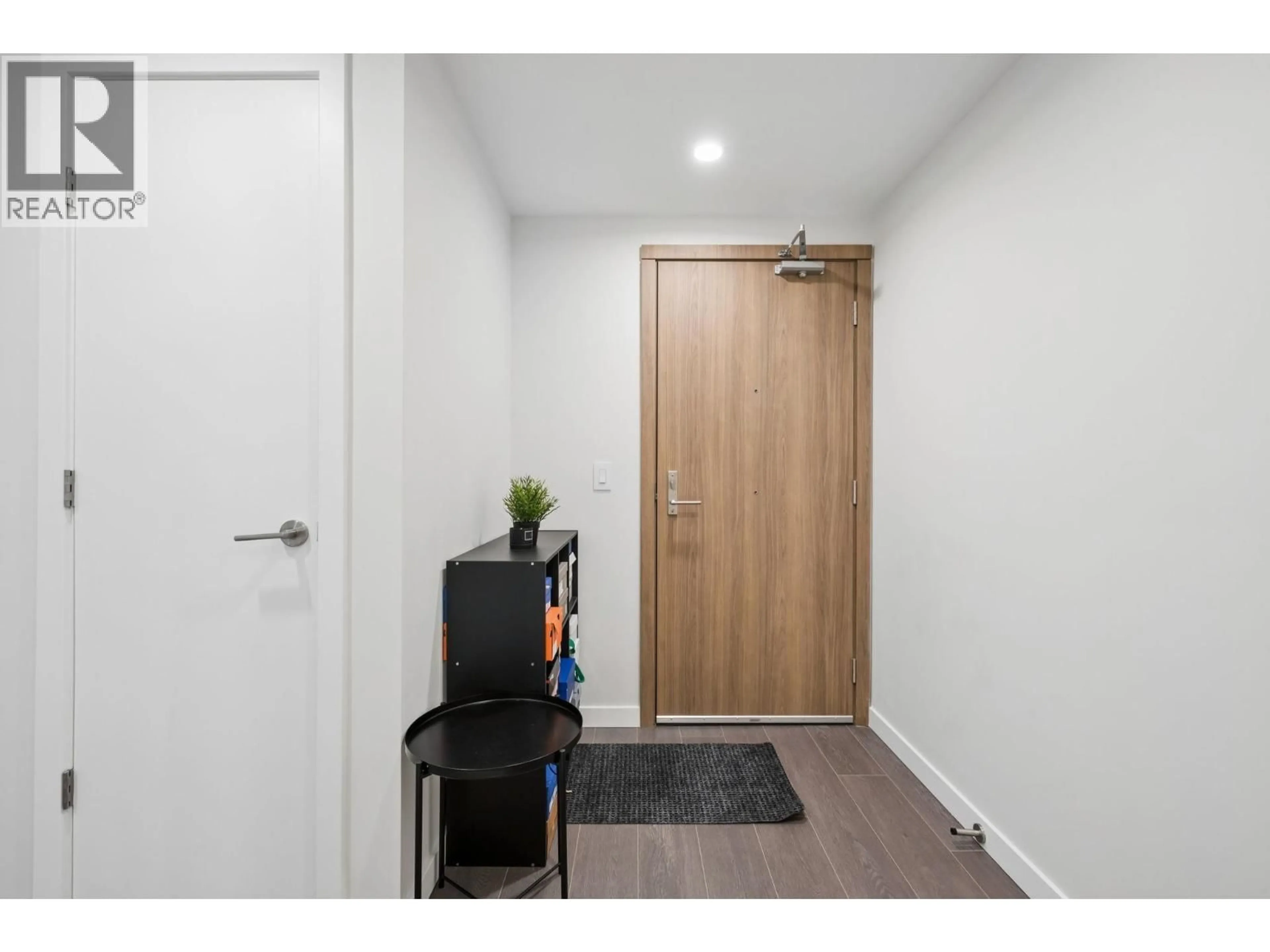 Indoor entryway for 1410 - 4168 LOUGHEED HIGHWAY, Burnaby British Columbia V5C0N9