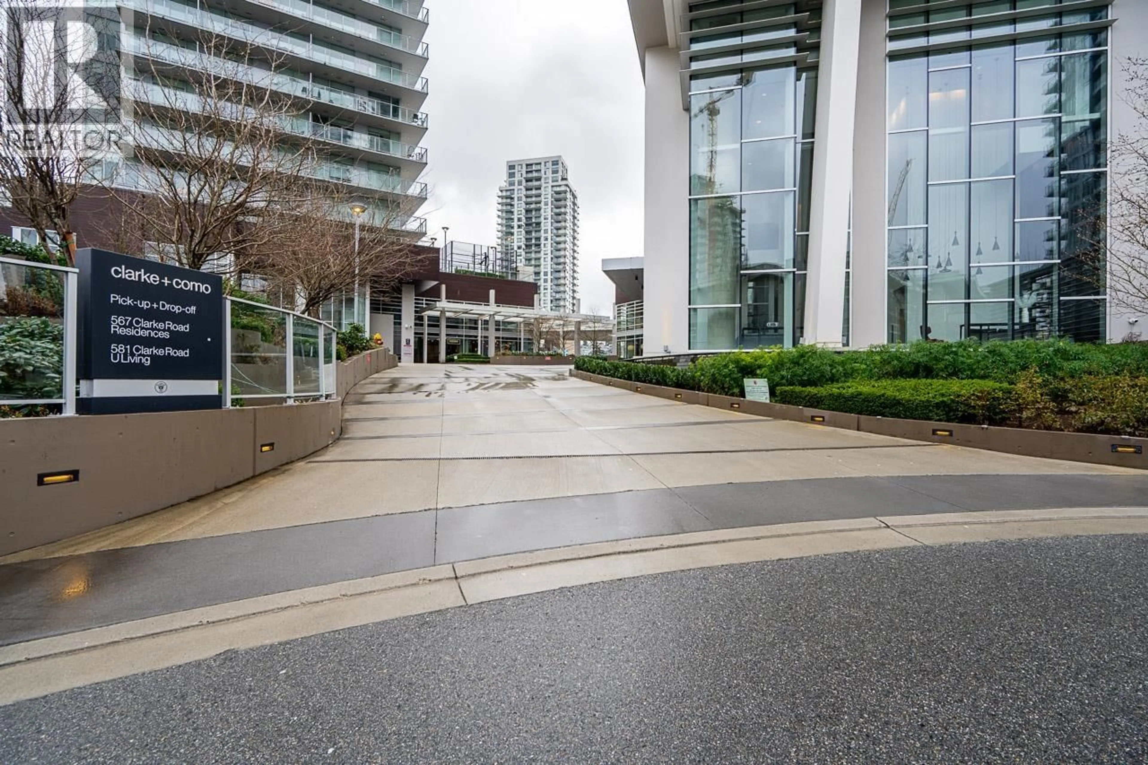 Patio, street for 4802 - 567 CLARKE ROAD, Coquitlam British Columbia V3J0K7